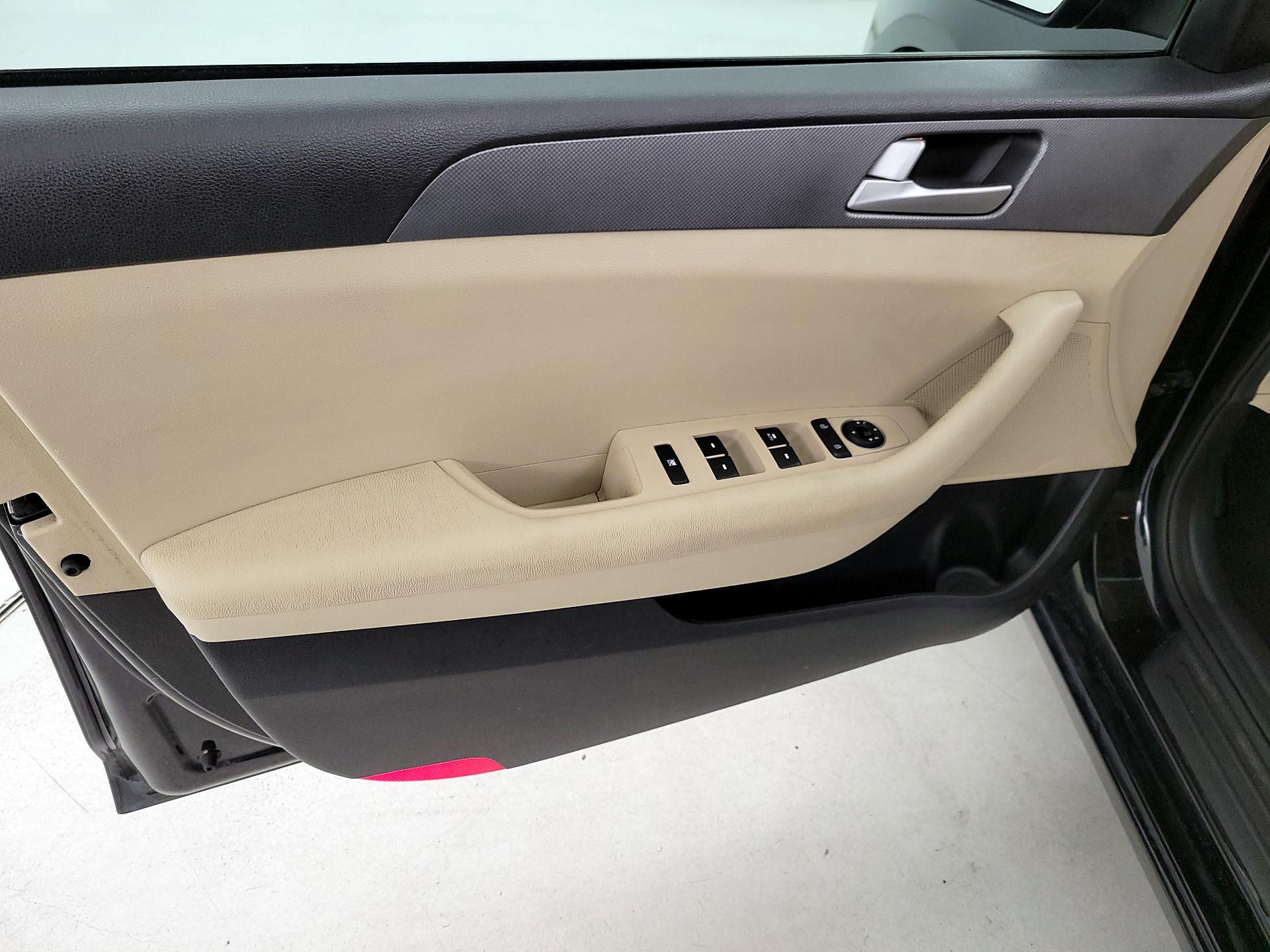 Thumbnail: 2016 Hyundai Sonata - 12