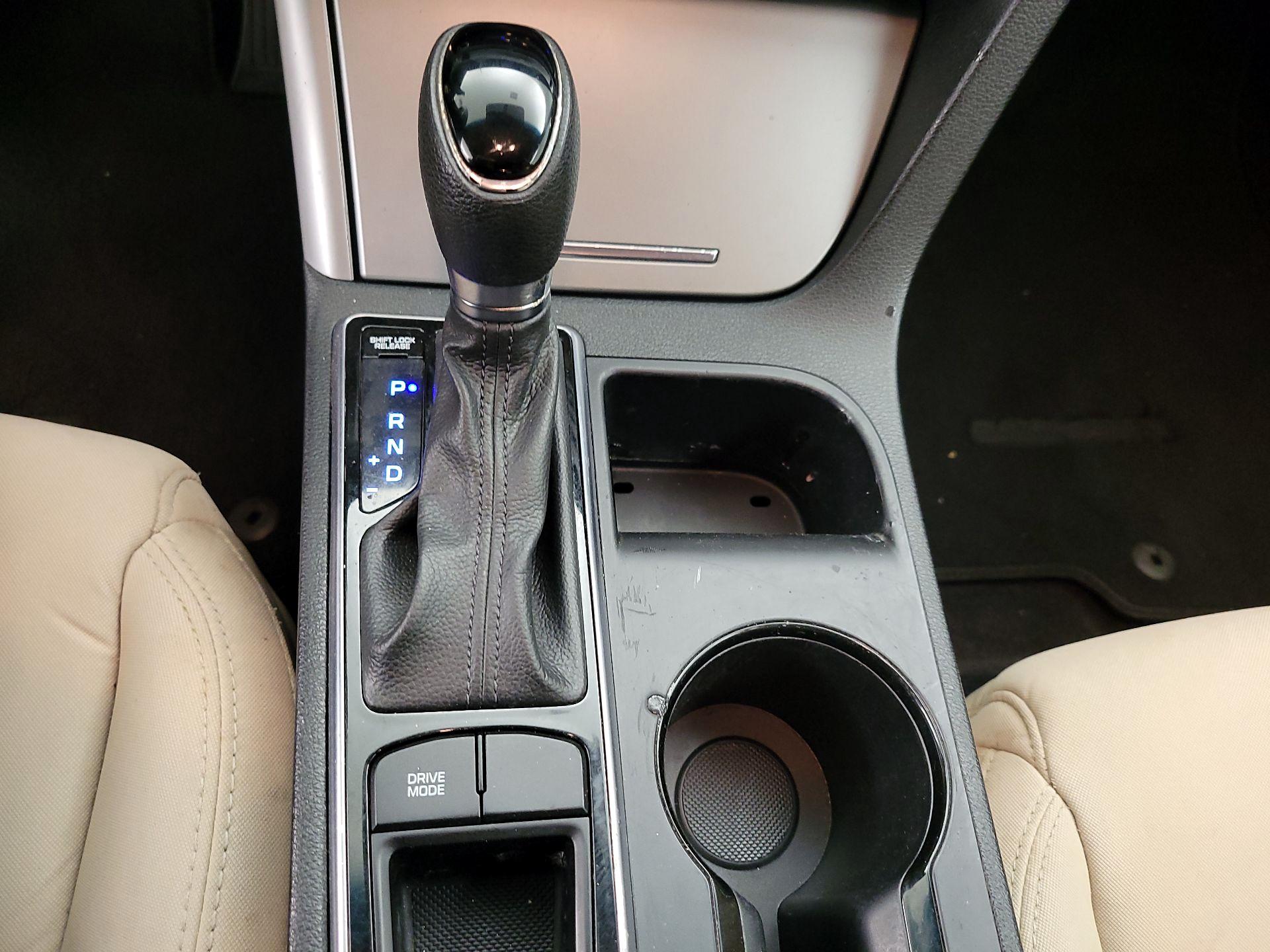 Thumbnail: 2016 Hyundai Sonata - 17