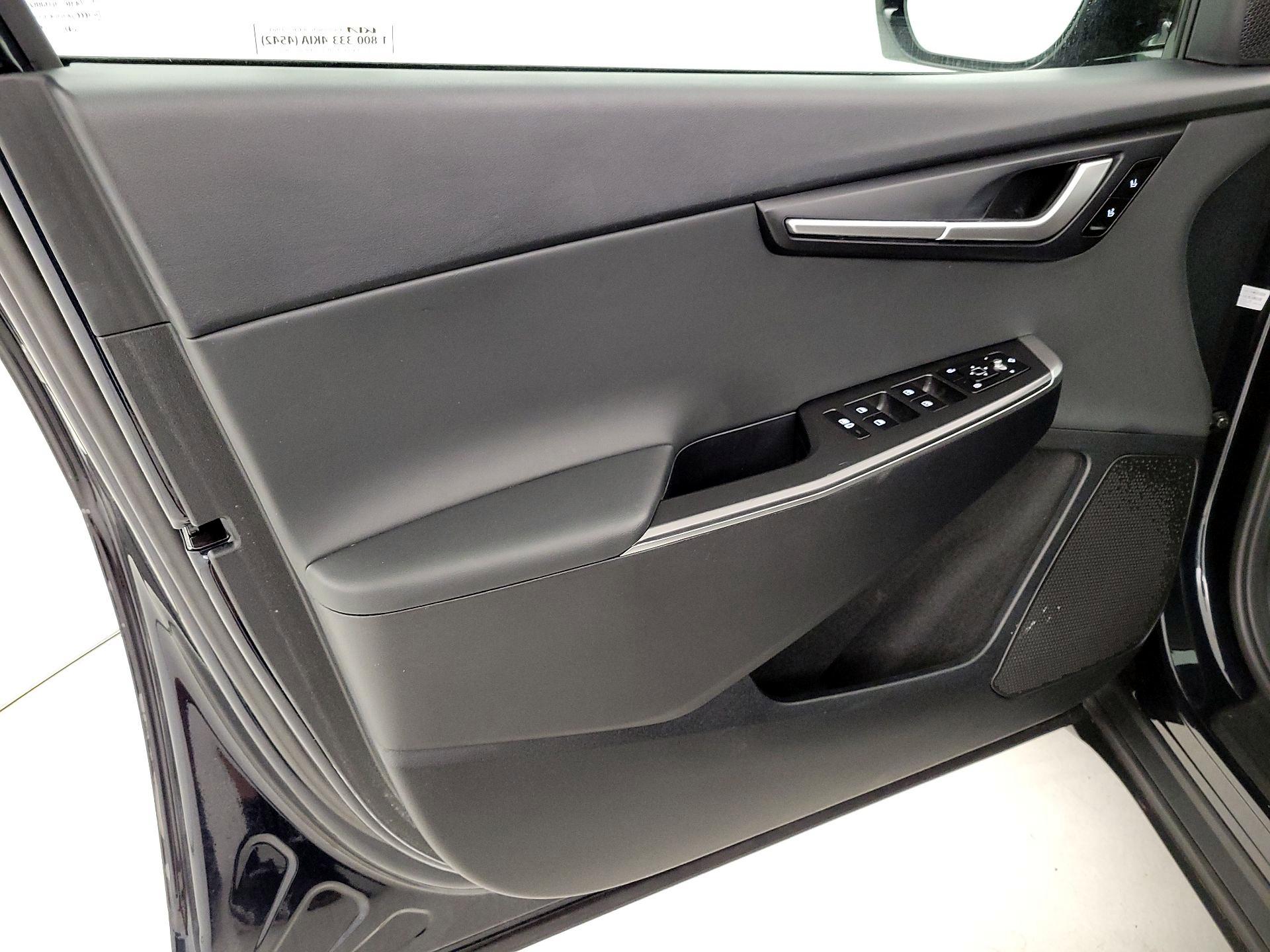 Thumbnail: 2023 Kia EV6 - 12