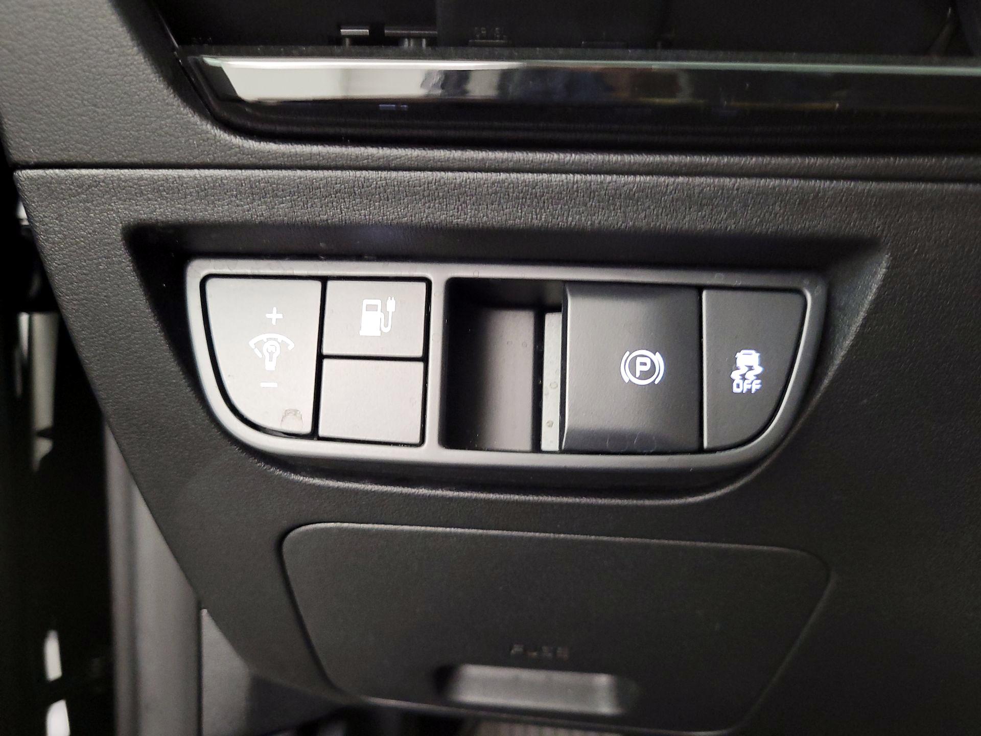 Thumbnail: 2023 Kia EV6 - 13