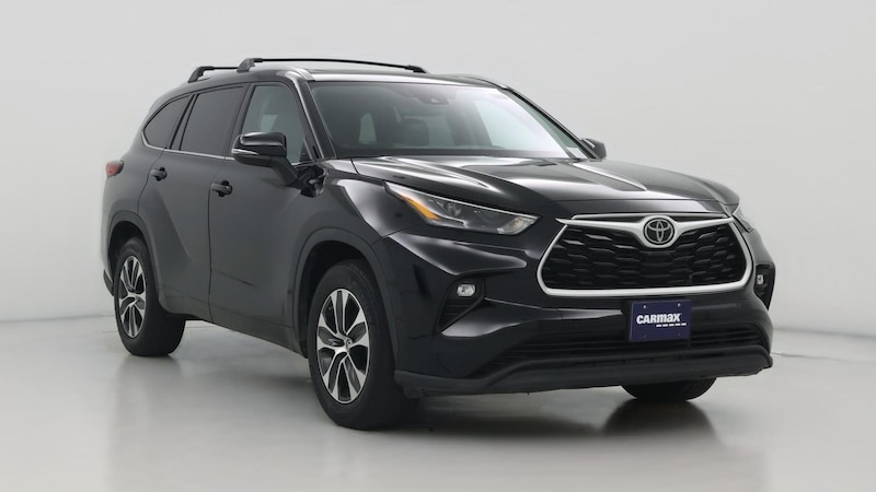 2022 Toyota Highlander XLE Hero Image