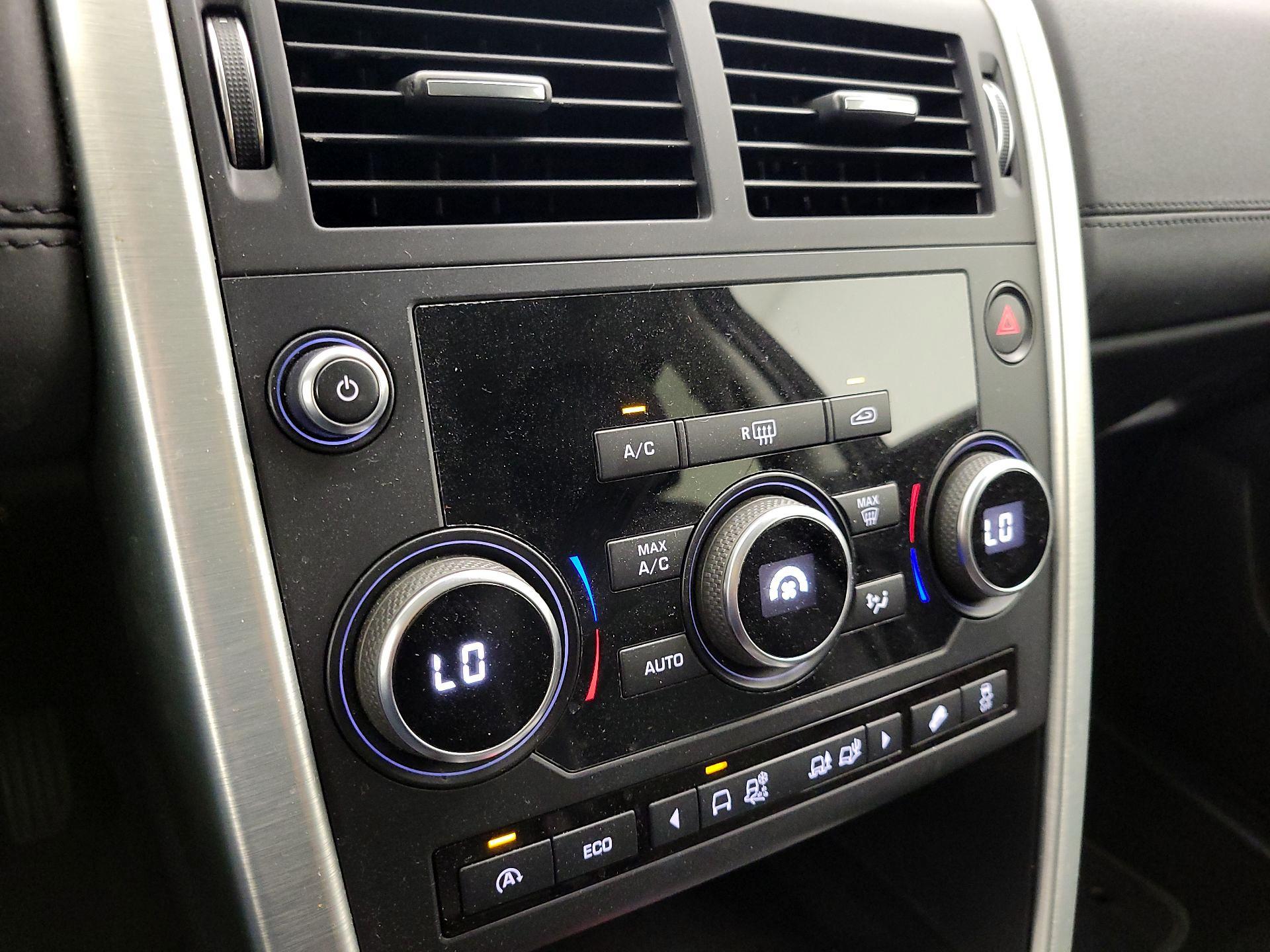 Thumbnail: 2016 Land Rover Discovery Sport - 16