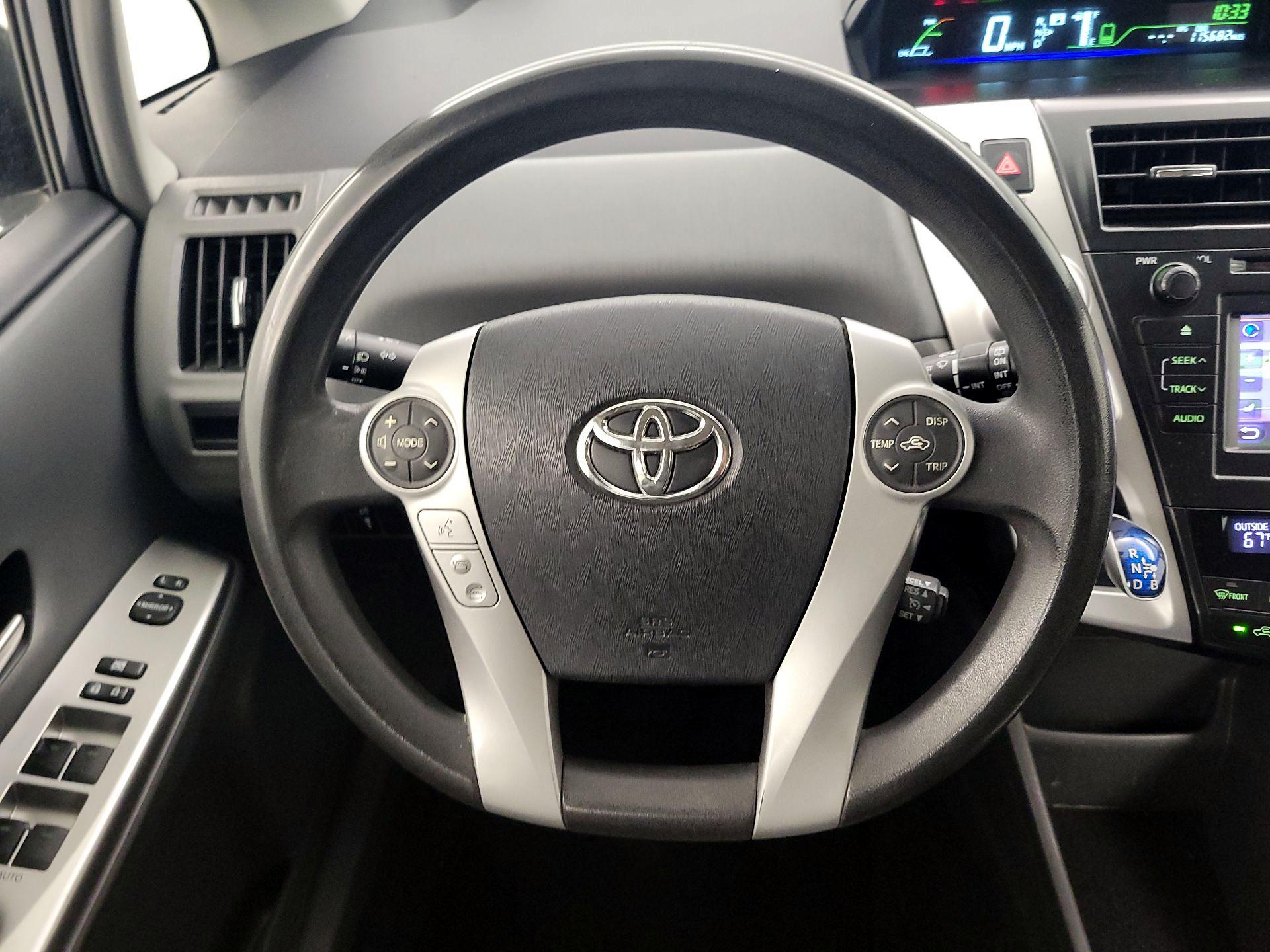 Thumbnail: 2013 Toyota Prius v - 10
