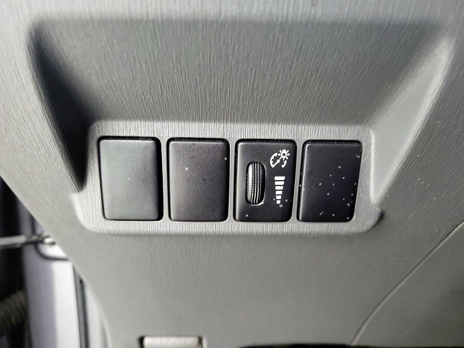Thumbnail: 2013 Toyota Prius v - 13