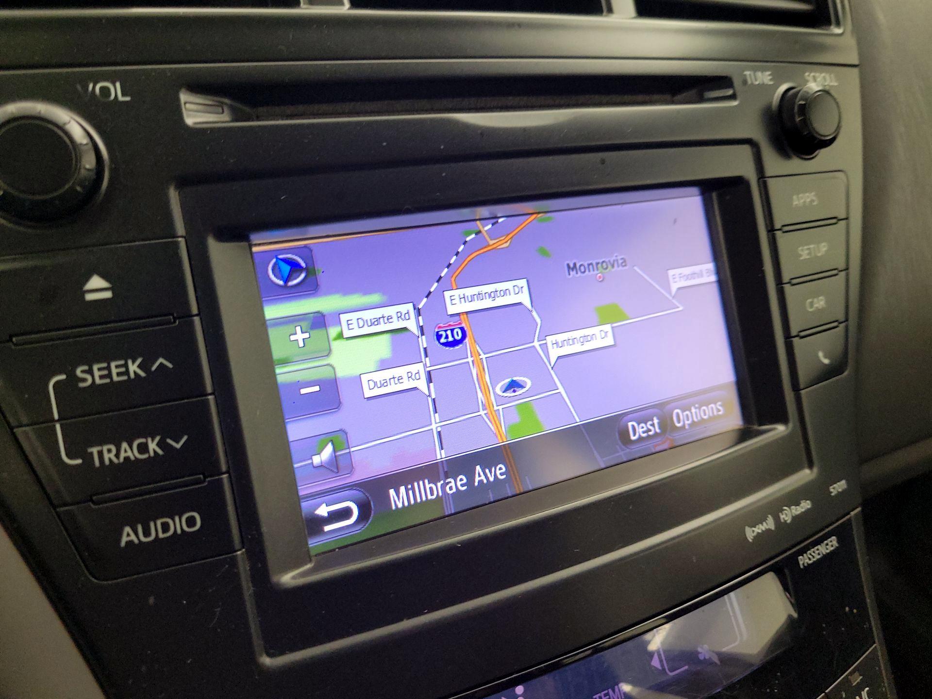 Thumbnail: 2013 Toyota Prius v - 14
