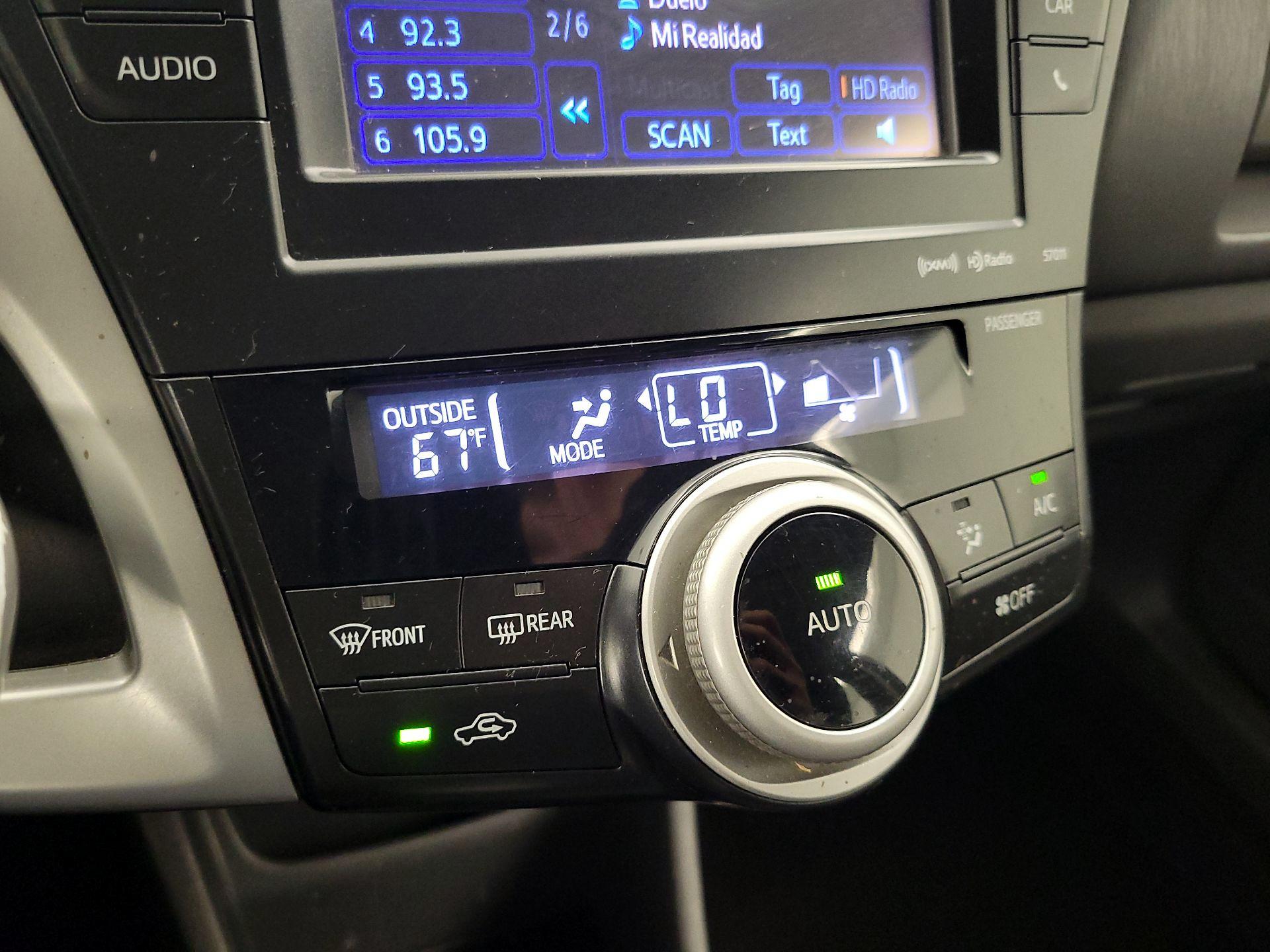 Thumbnail: 2013 Toyota Prius v - 17