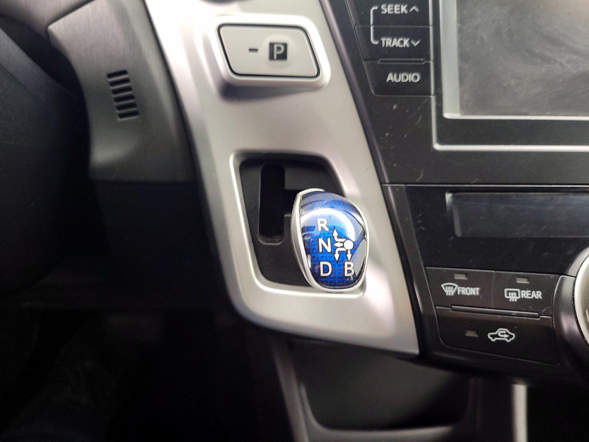Thumbnail: 2013 Toyota Prius v - 18