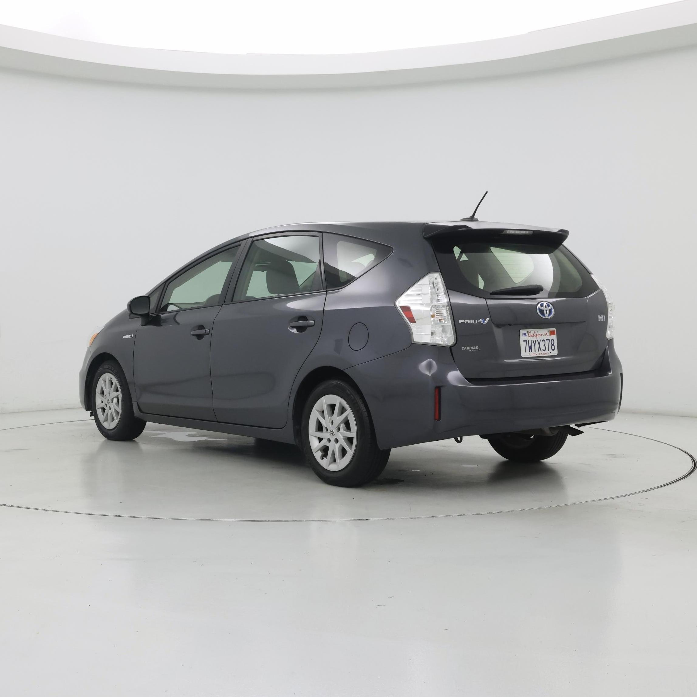 Thumbnail: 2013 Toyota Prius v - 2