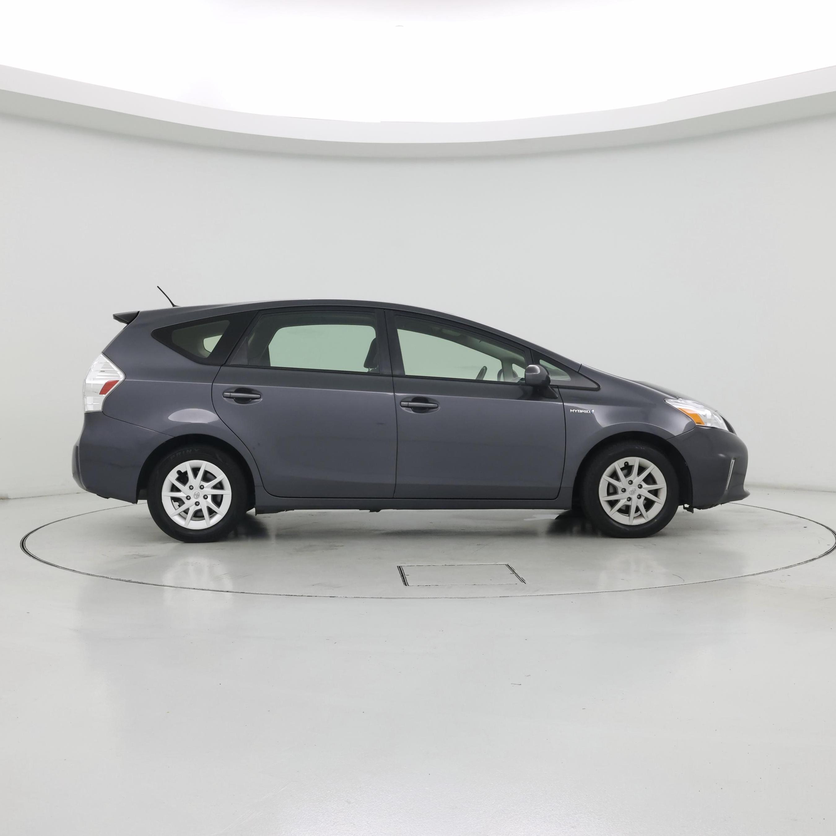Thumbnail: 2013 Toyota Prius v - 7