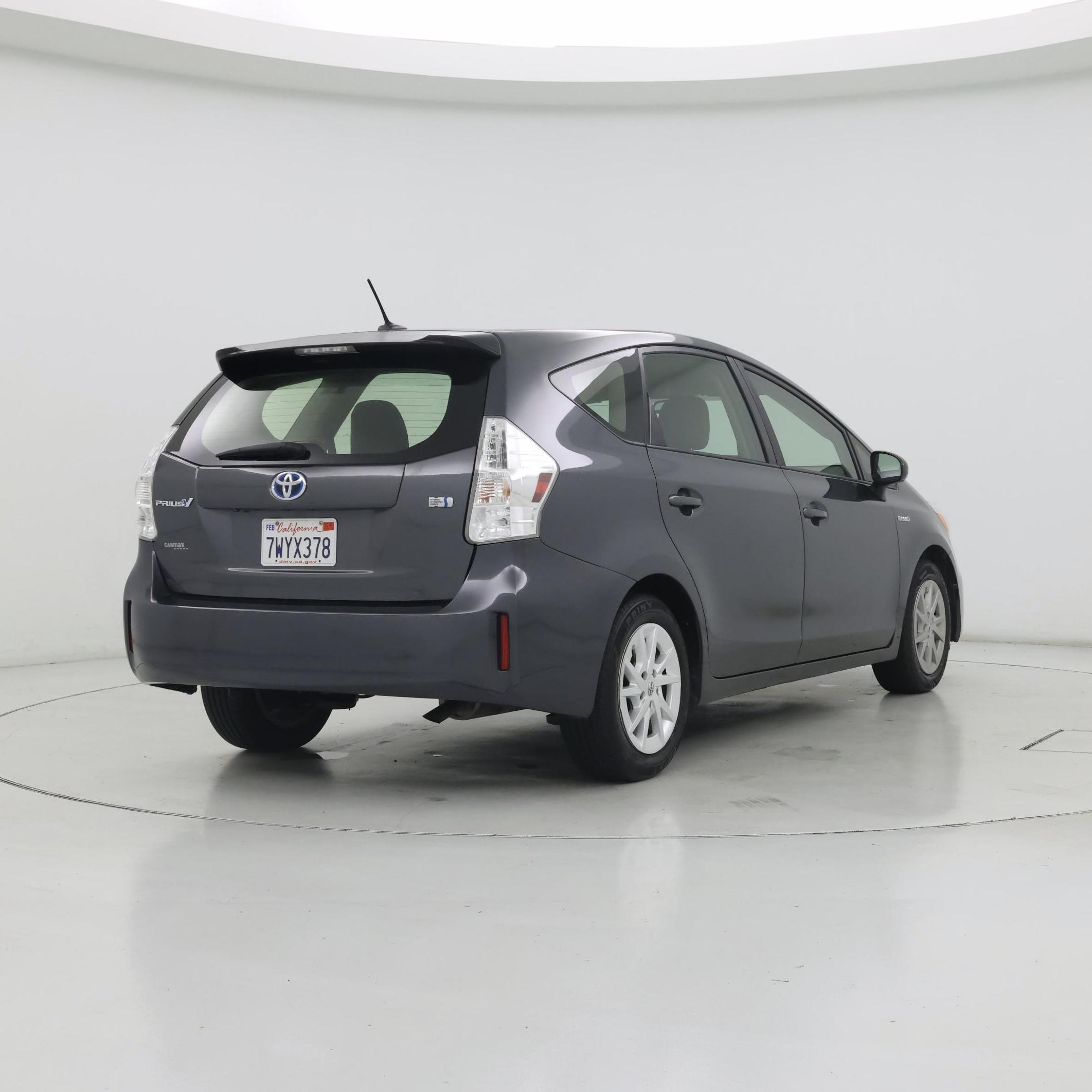 Thumbnail: 2013 Toyota Prius v - 8