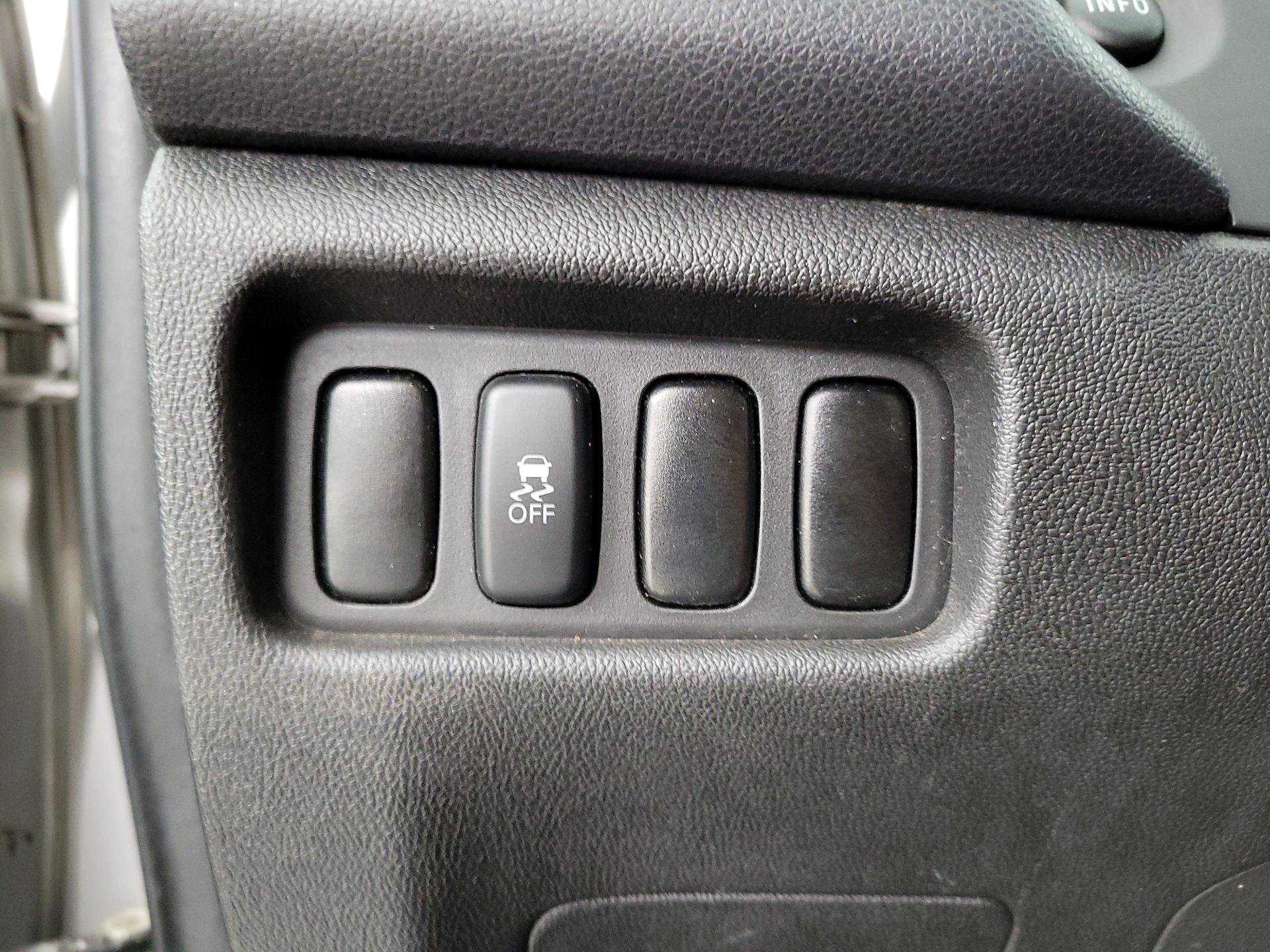 Thumbnail: 2013 Mitsubishi Outlander Sport - 13