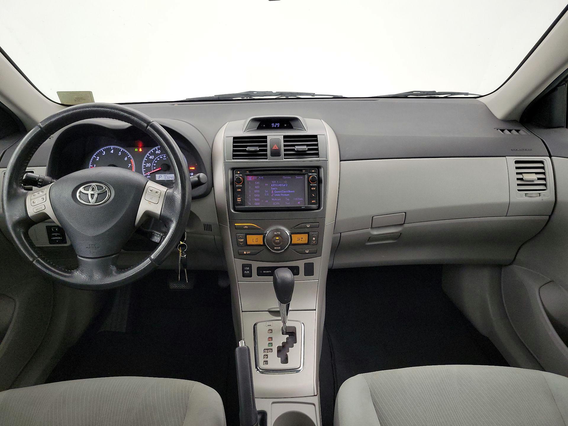 Thumbnail: 2013 Toyota Corolla - 9