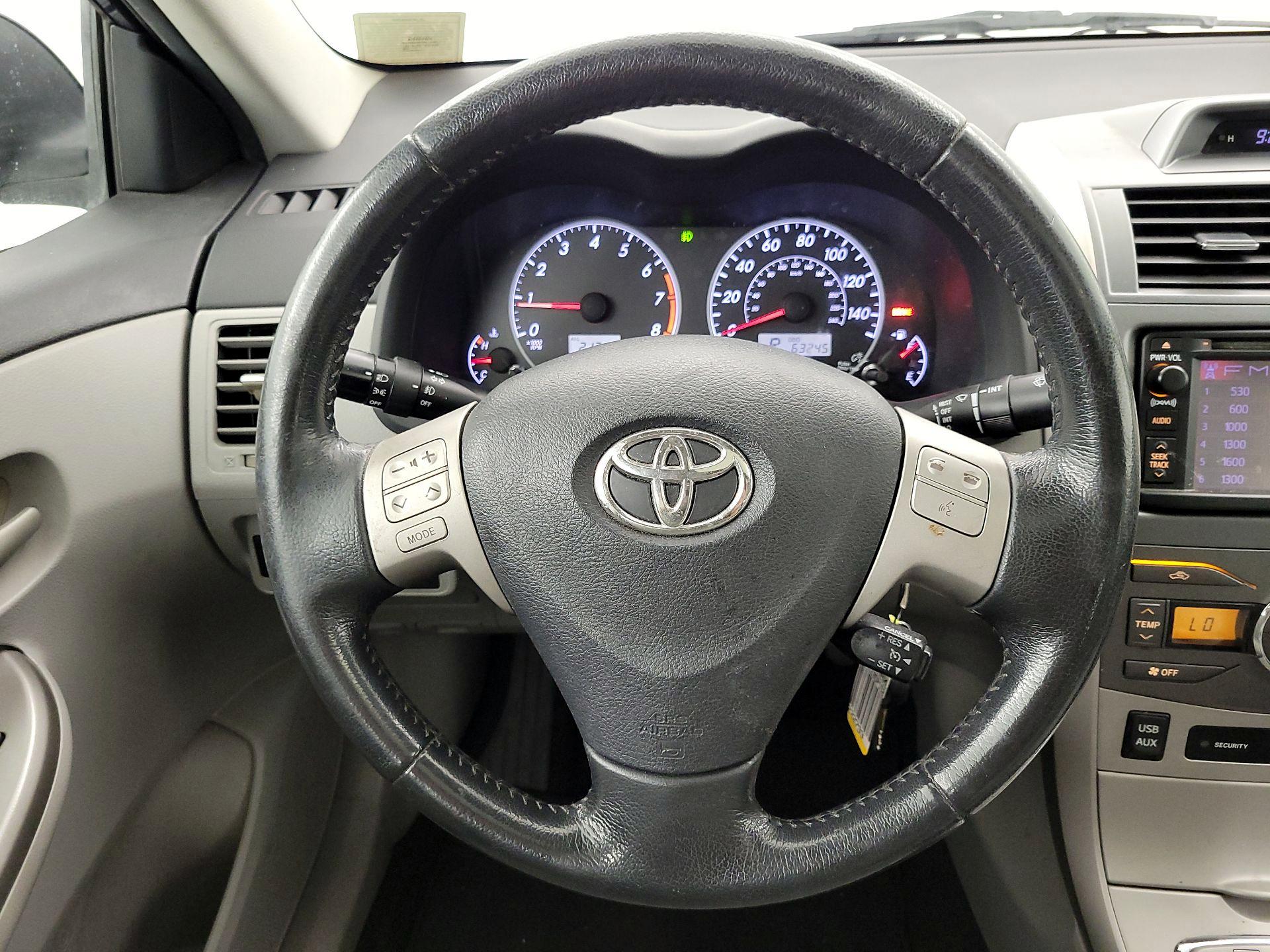 Thumbnail: 2013 Toyota Corolla - 10