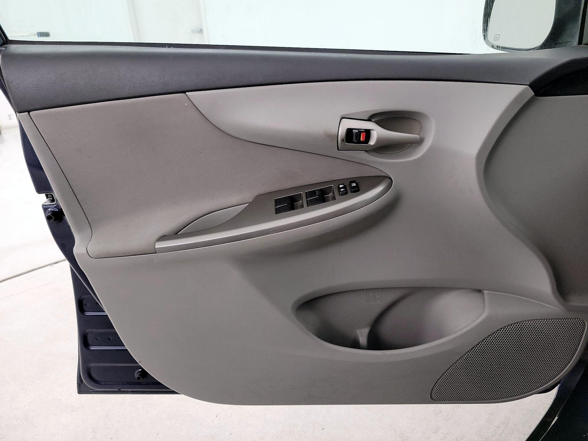 Thumbnail: 2013 Toyota Corolla - 12