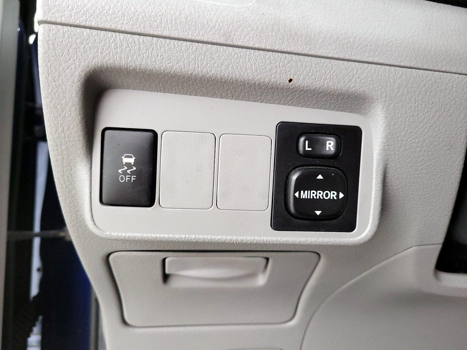 Thumbnail: 2013 Toyota Corolla - 13