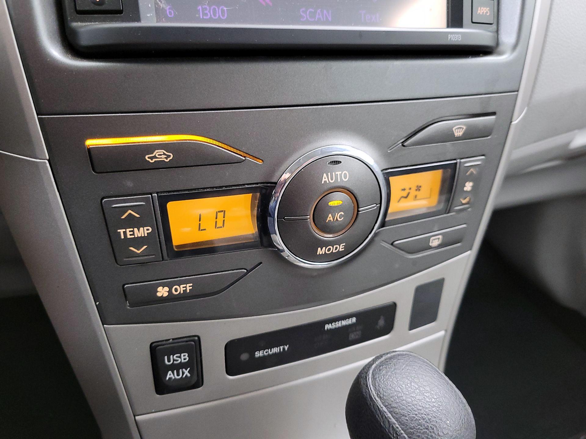 Thumbnail: 2013 Toyota Corolla - 15