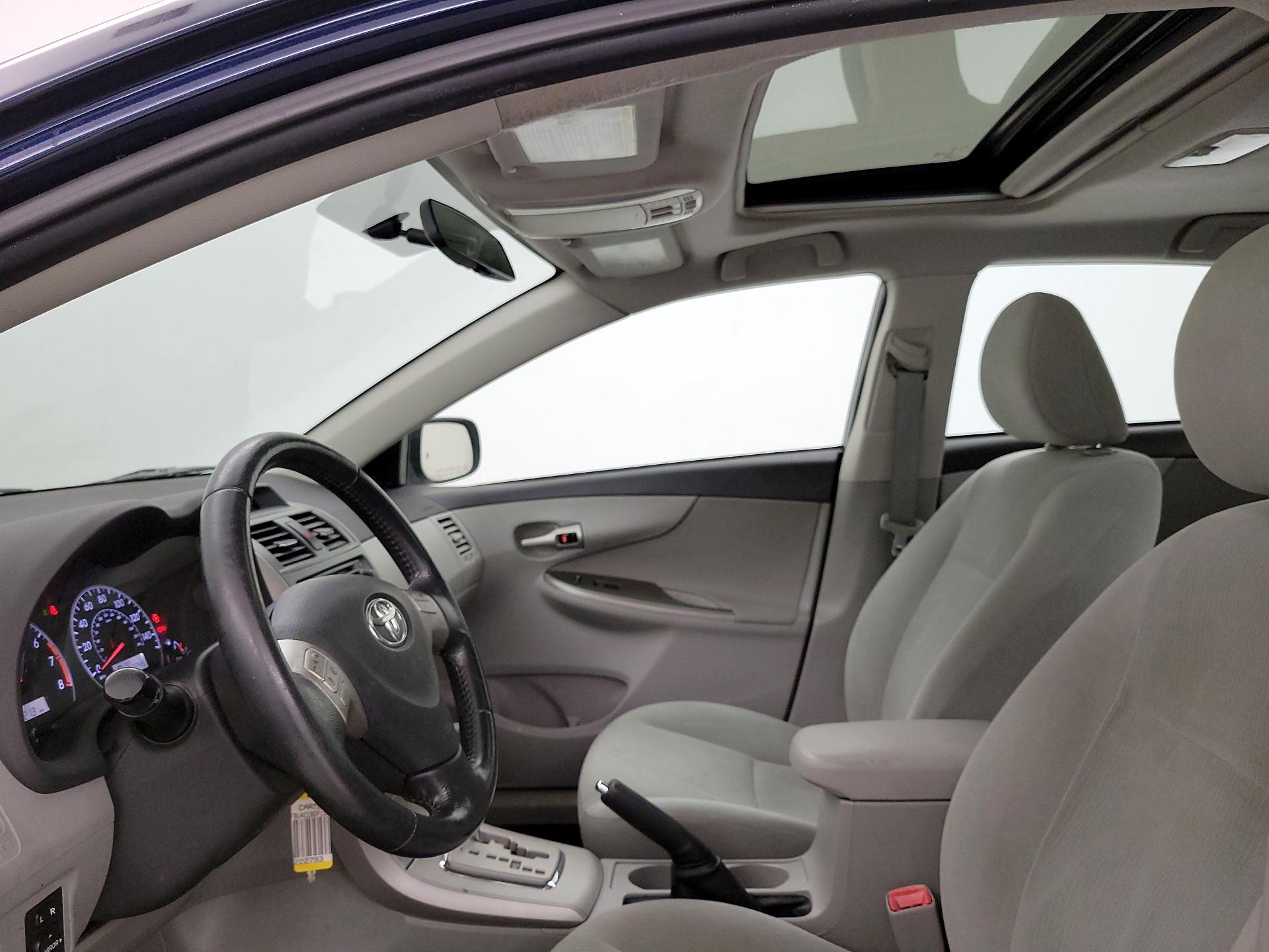 Thumbnail: 2013 Toyota Corolla - 18