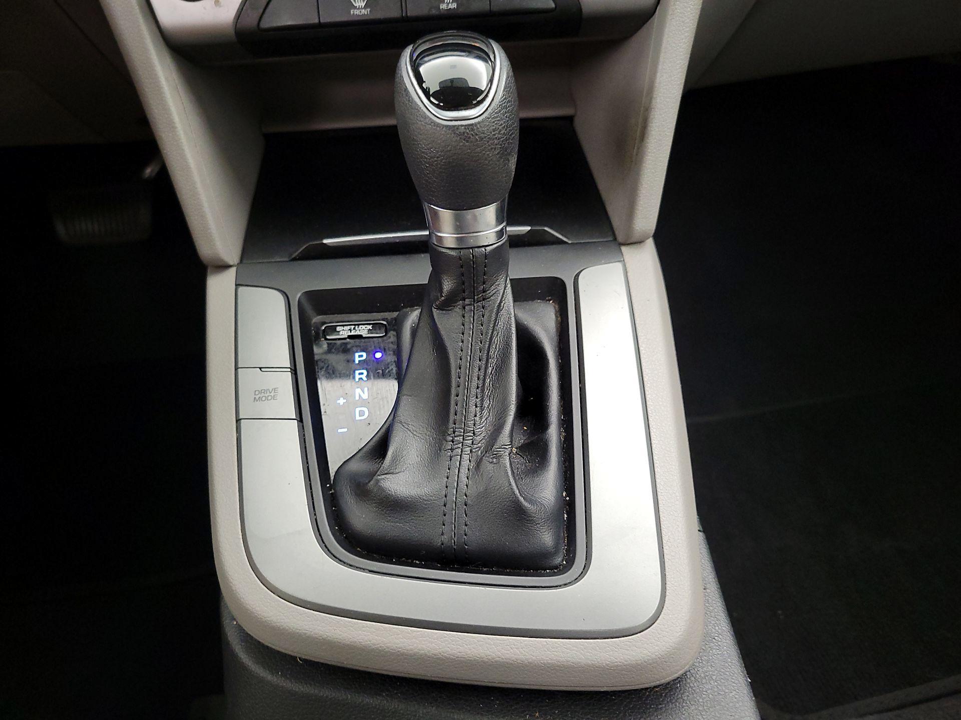 Thumbnail: 2017 Hyundai Elantra - 17