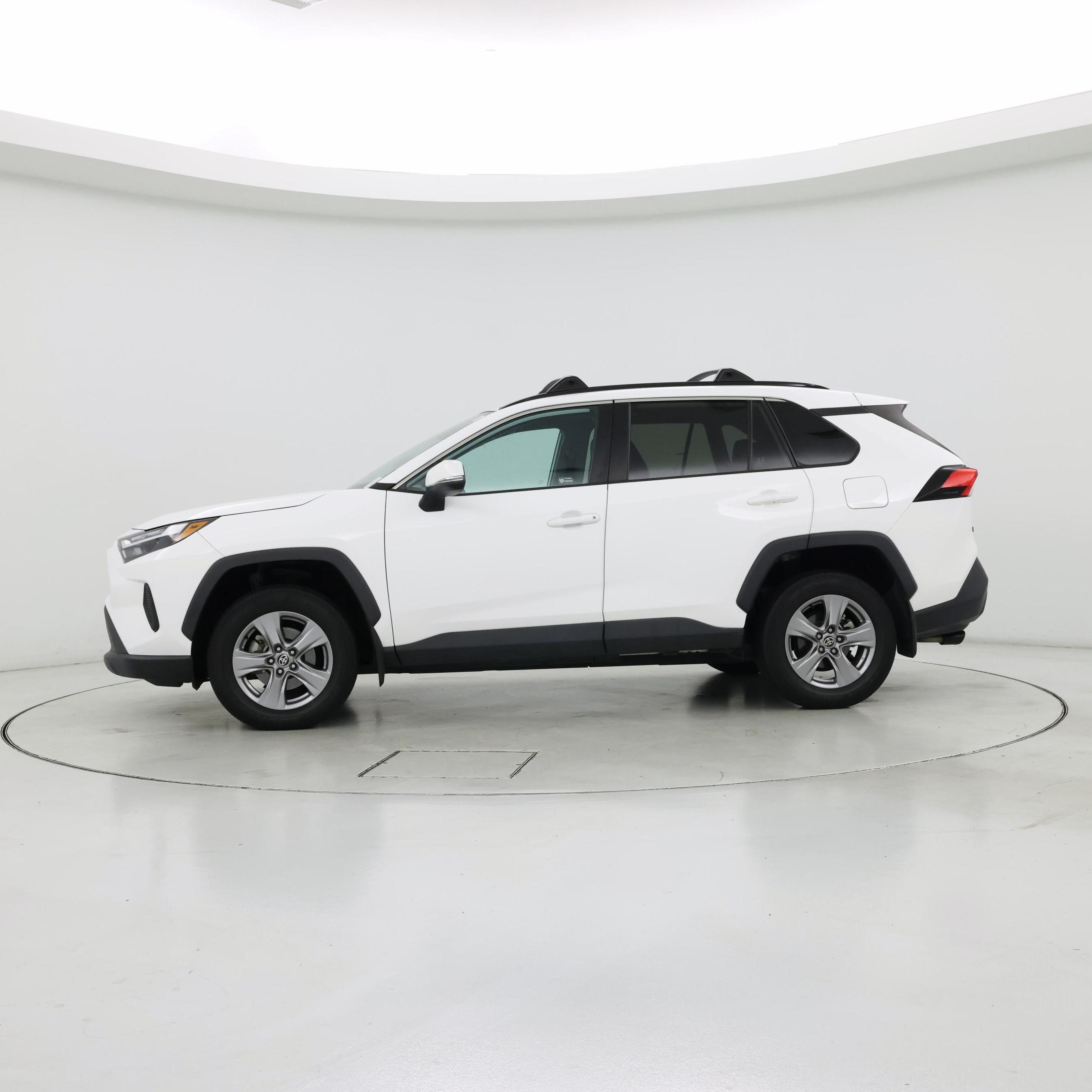 Thumbnail: 2022 Toyota RAV4 - 3