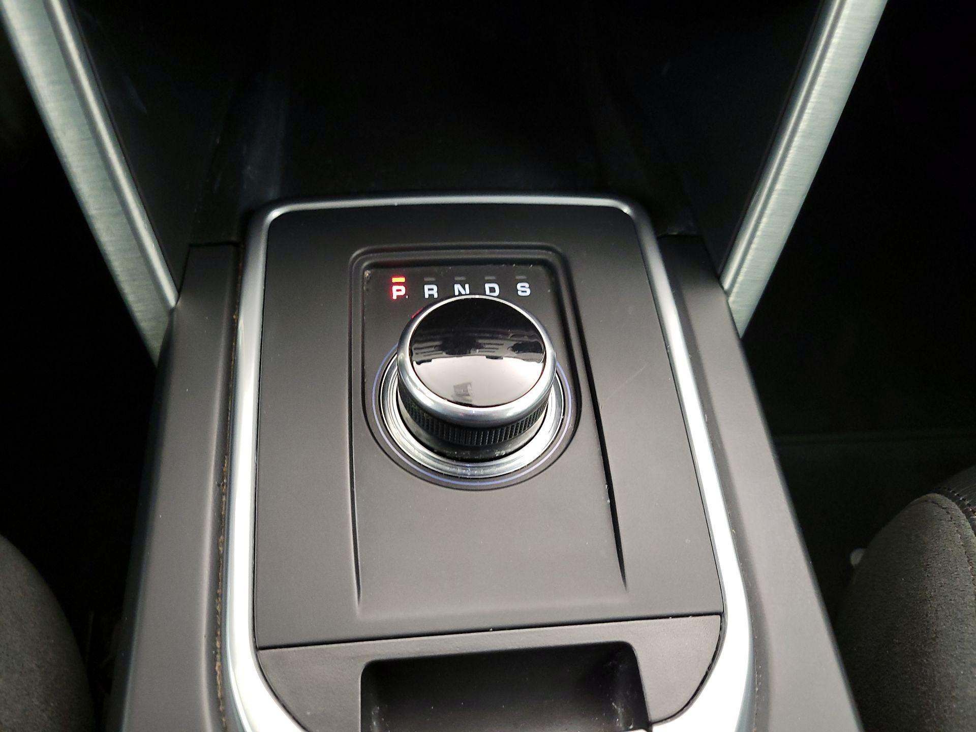Thumbnail: 2017 Land Rover Discovery Sport - 17