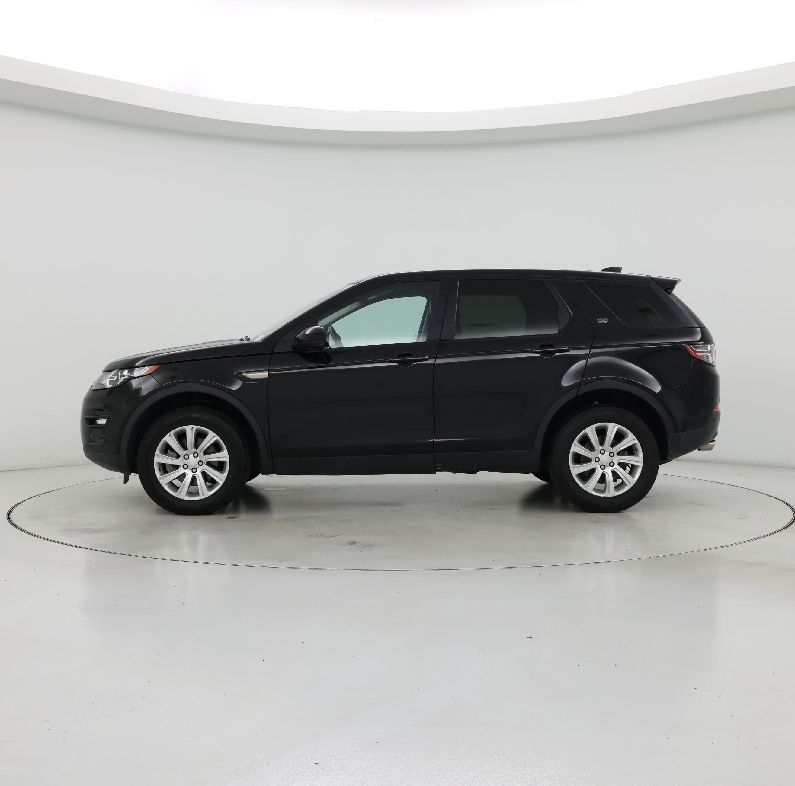 Thumbnail: 2017 Land Rover Discovery Sport - 3