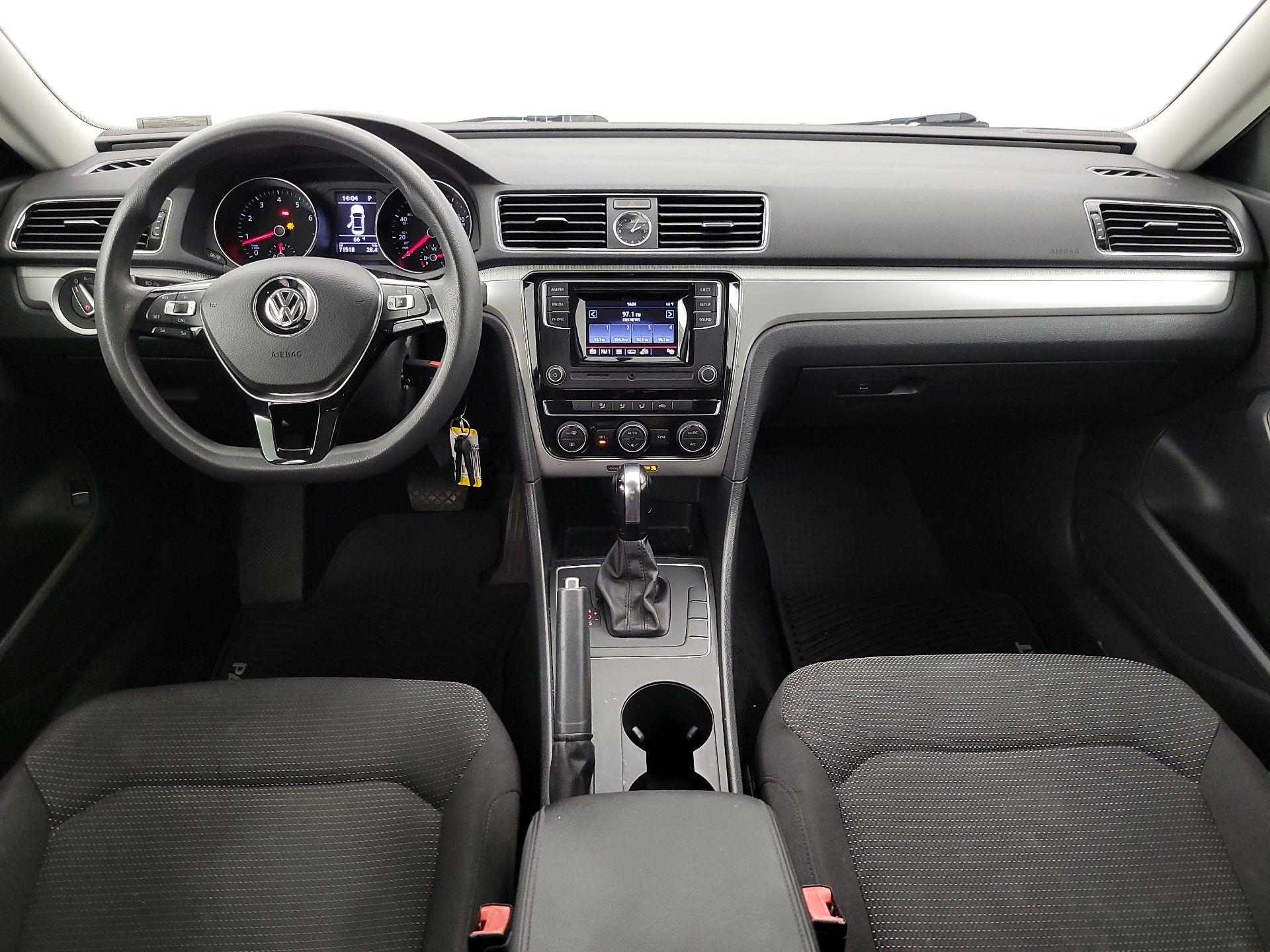 Thumbnail: 2016 Volkswagen Passat - 9