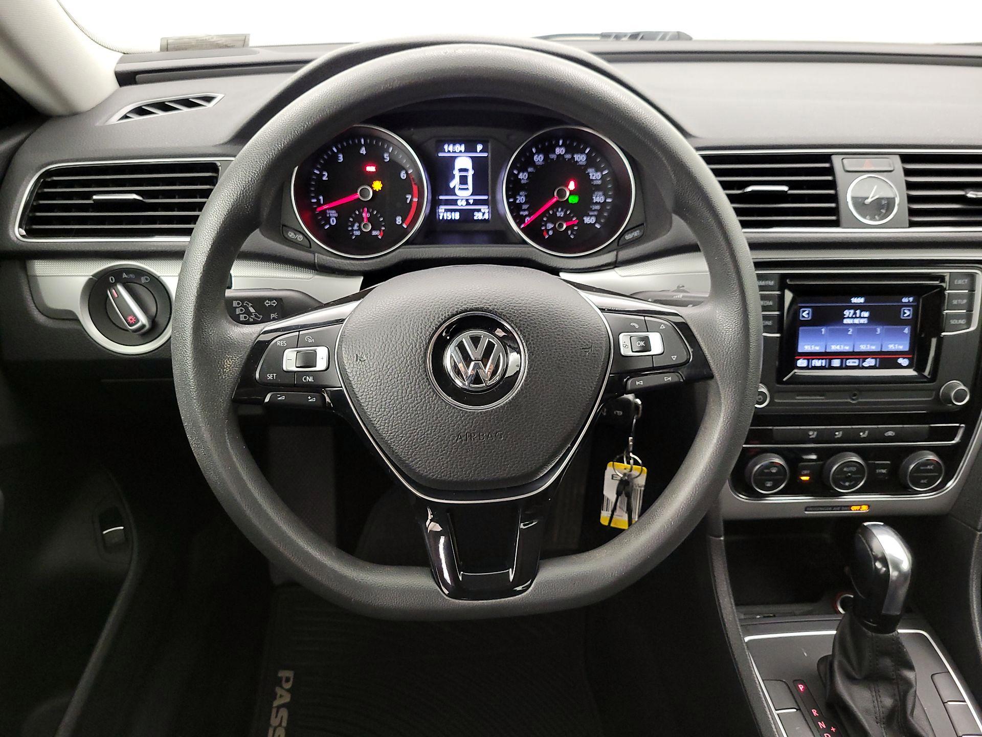 Thumbnail: 2016 Volkswagen Passat - 10