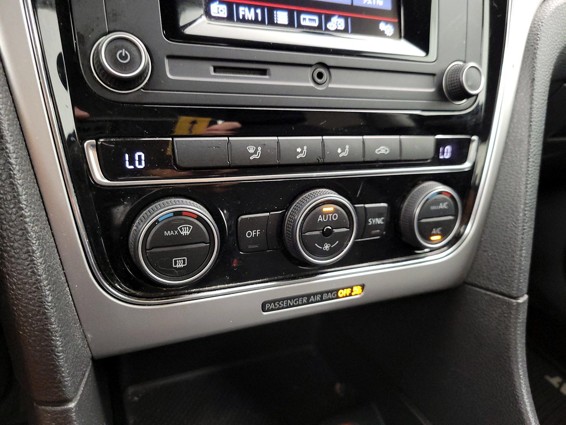Thumbnail: 2016 Volkswagen Passat - 16