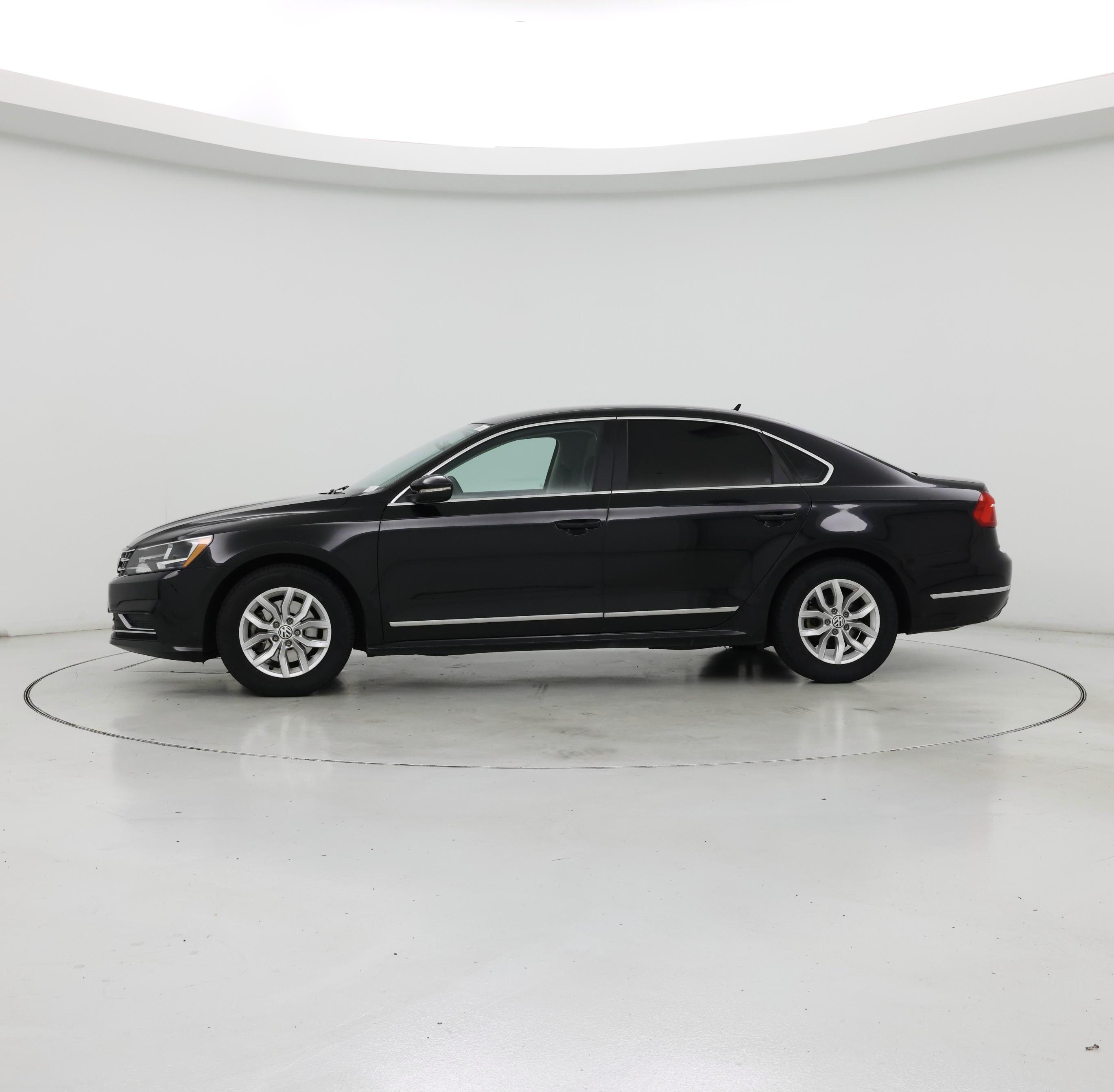 Thumbnail: 2016 Volkswagen Passat - 3