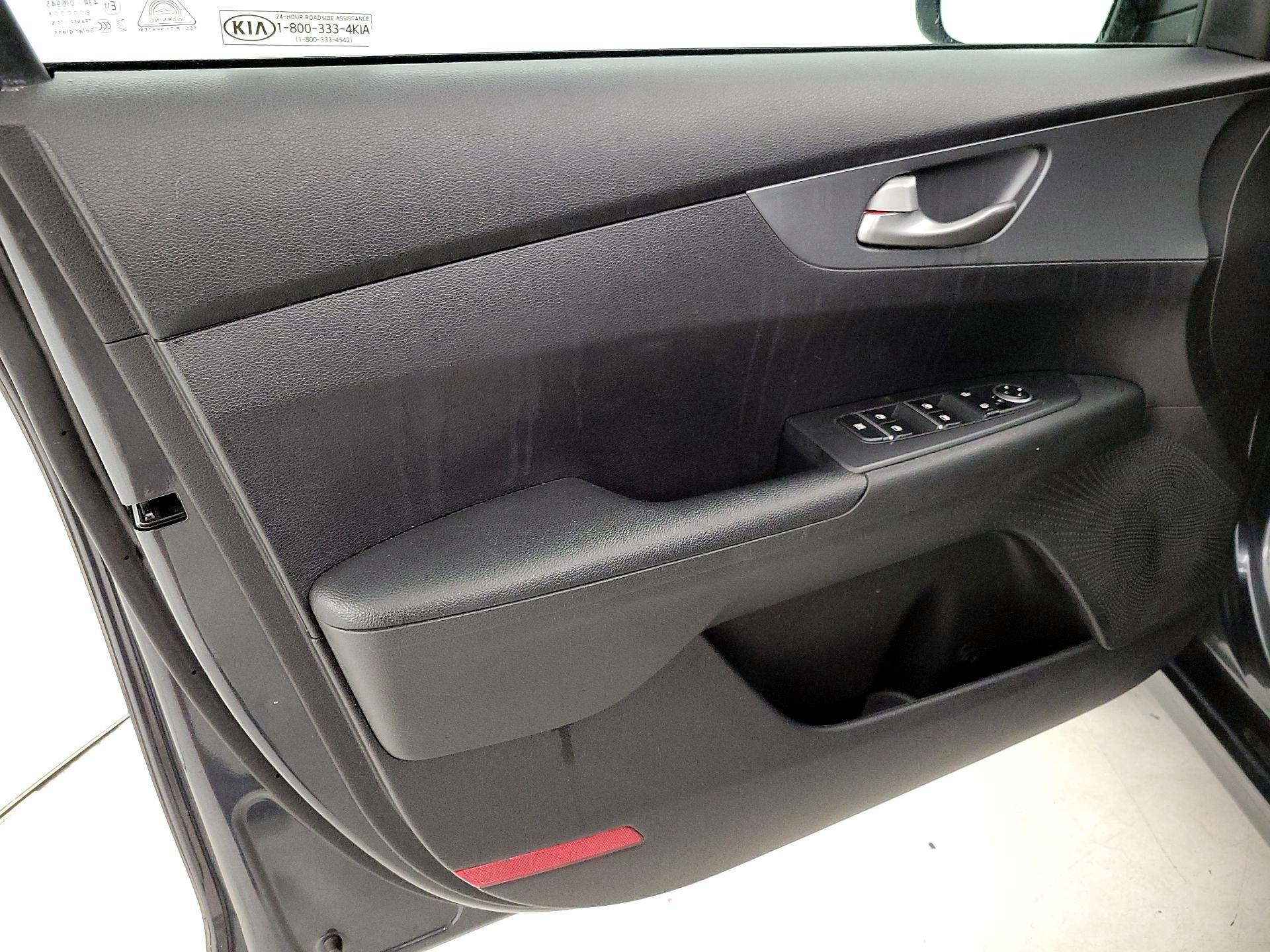 Thumbnail: 2021 Kia Forte - 12