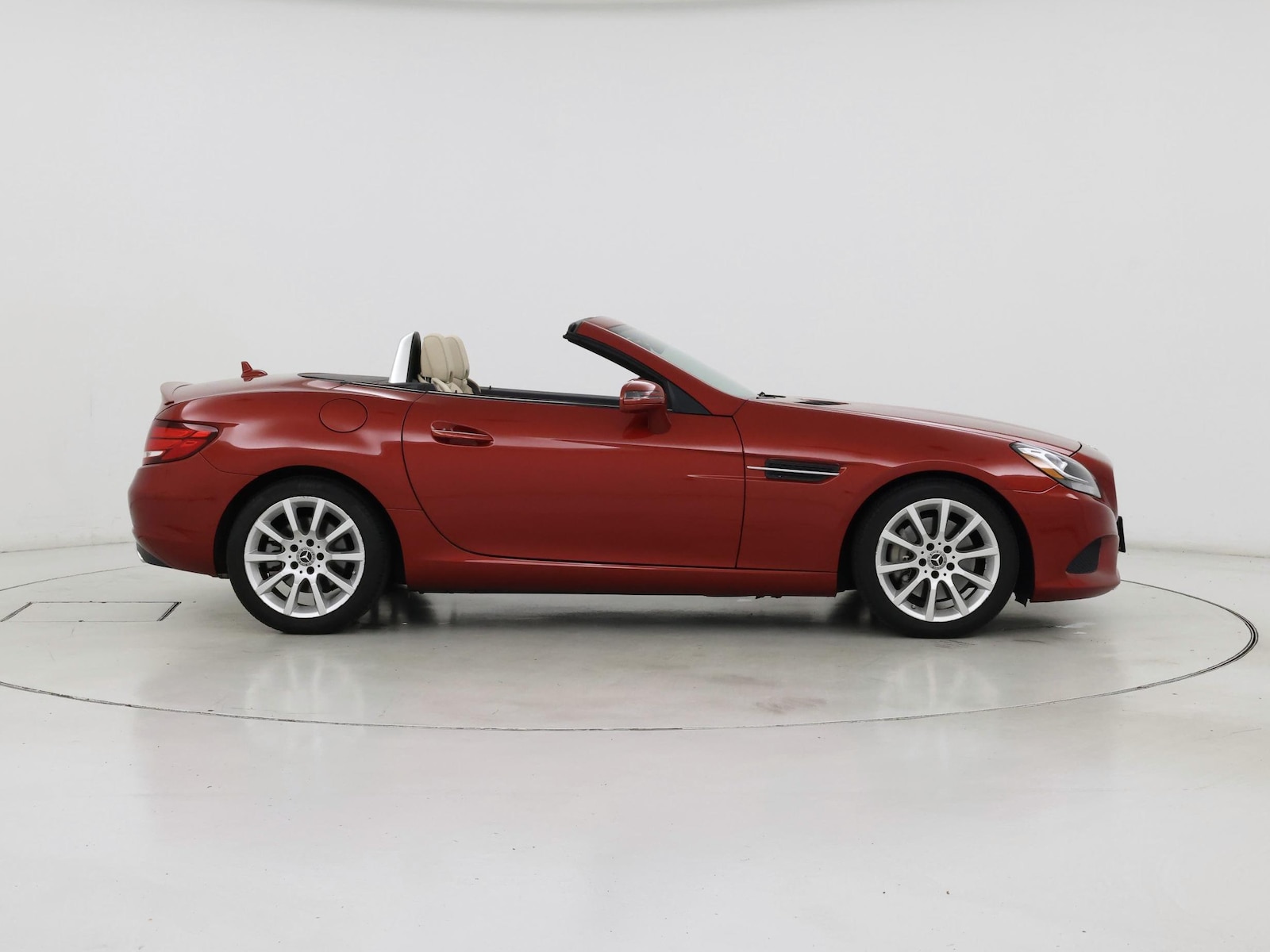 Image 8 of 2018 Mercedes-Benz SLC300