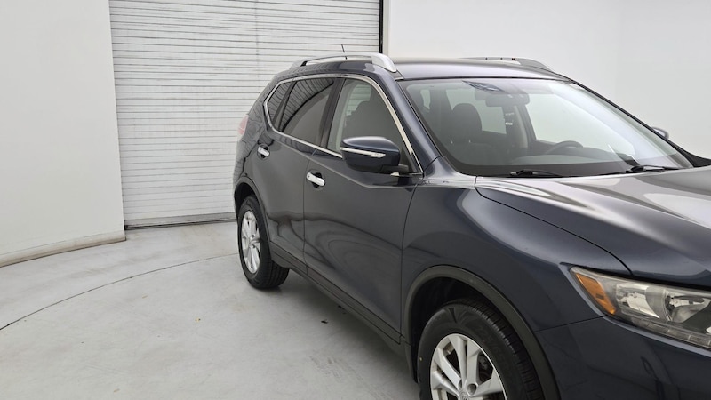 2016 Nissan Rogue SV Hero Image