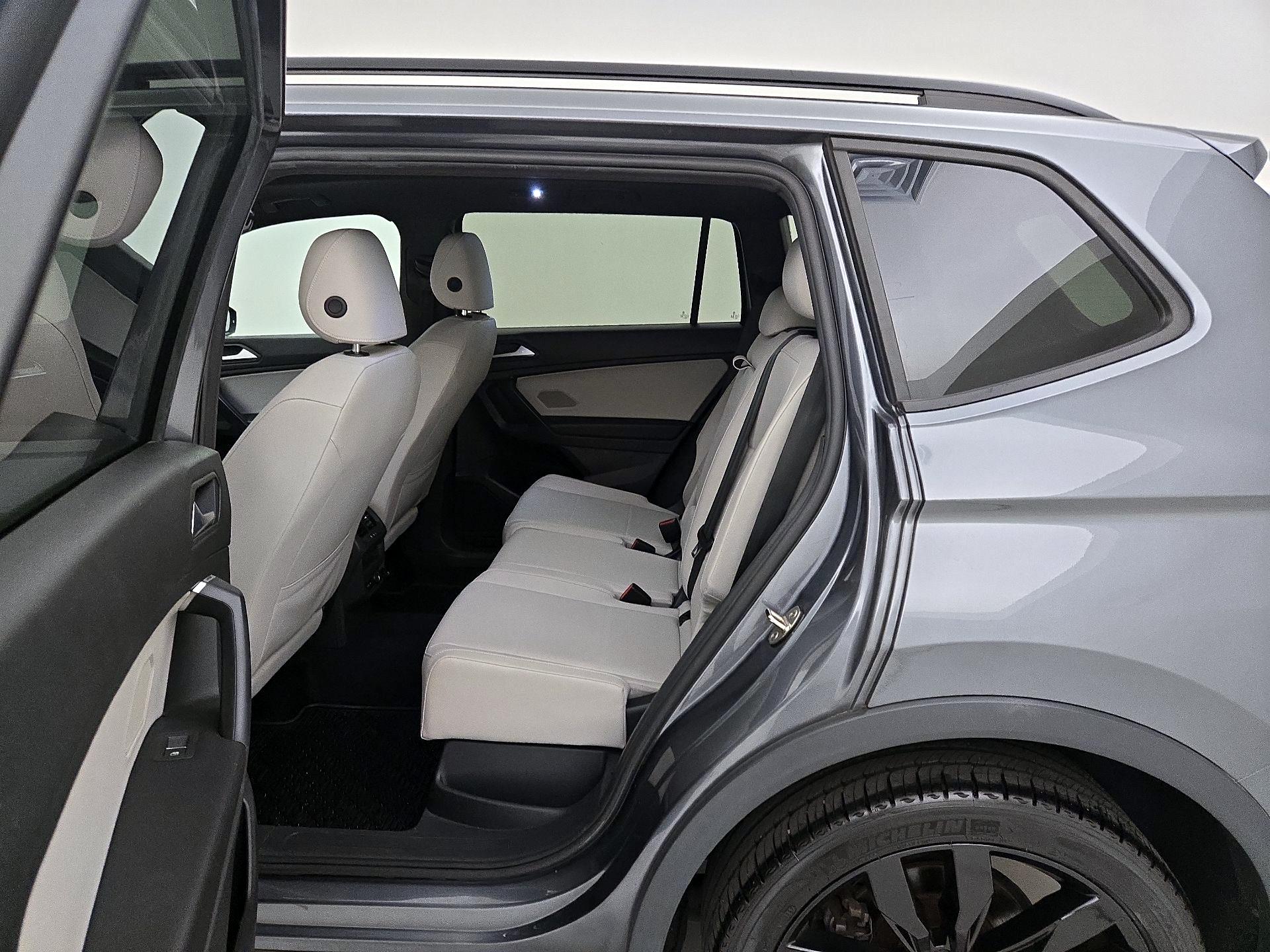 Thumbnail: 2021 Volkswagen Tiguan - 19