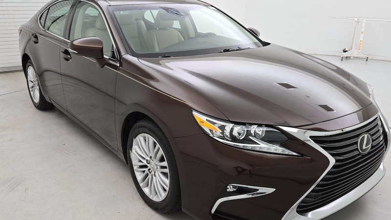 2017 Lexus ES 350 Hero Image