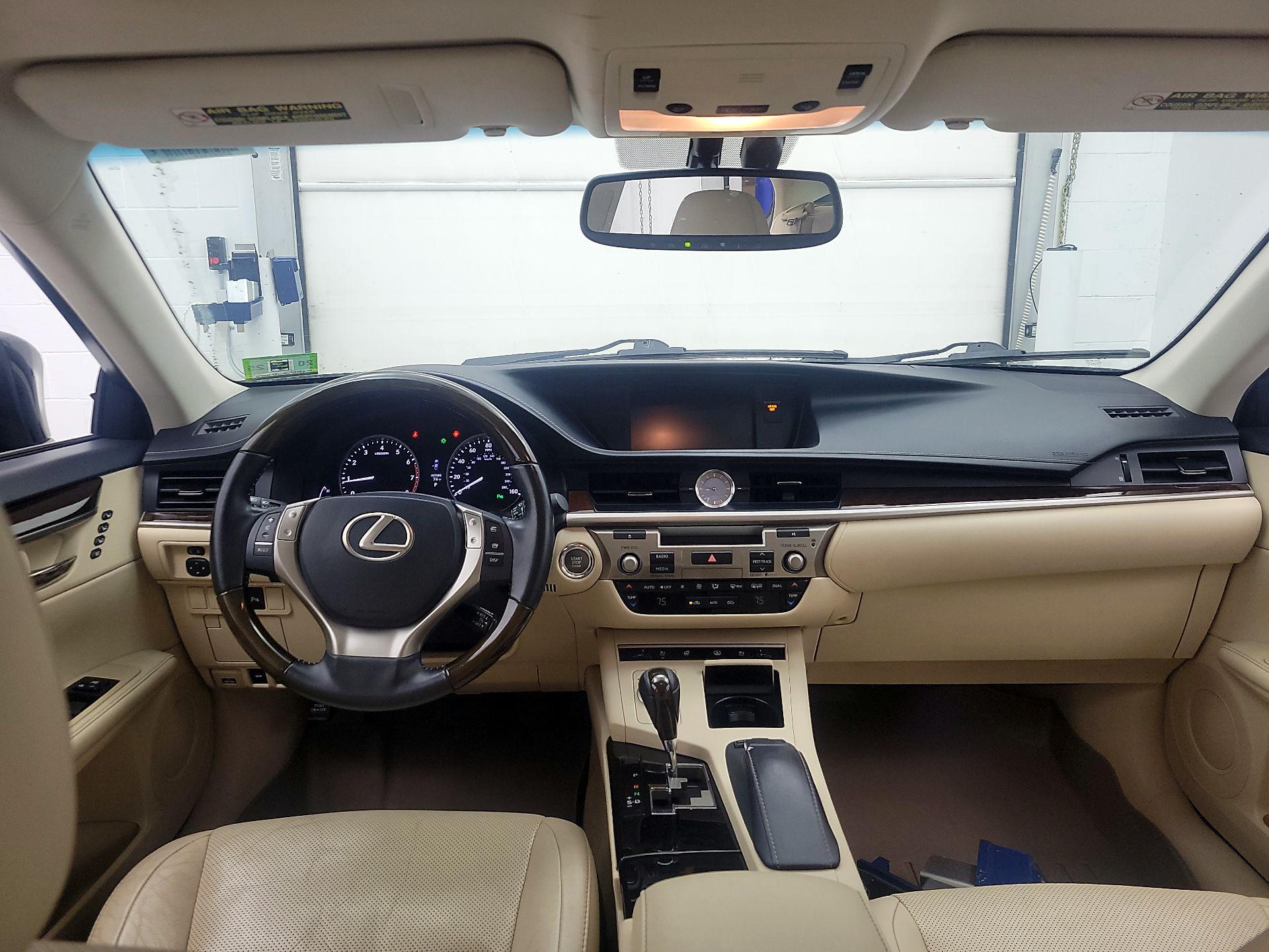 Thumbnail: 2015 Lexus ES - 9