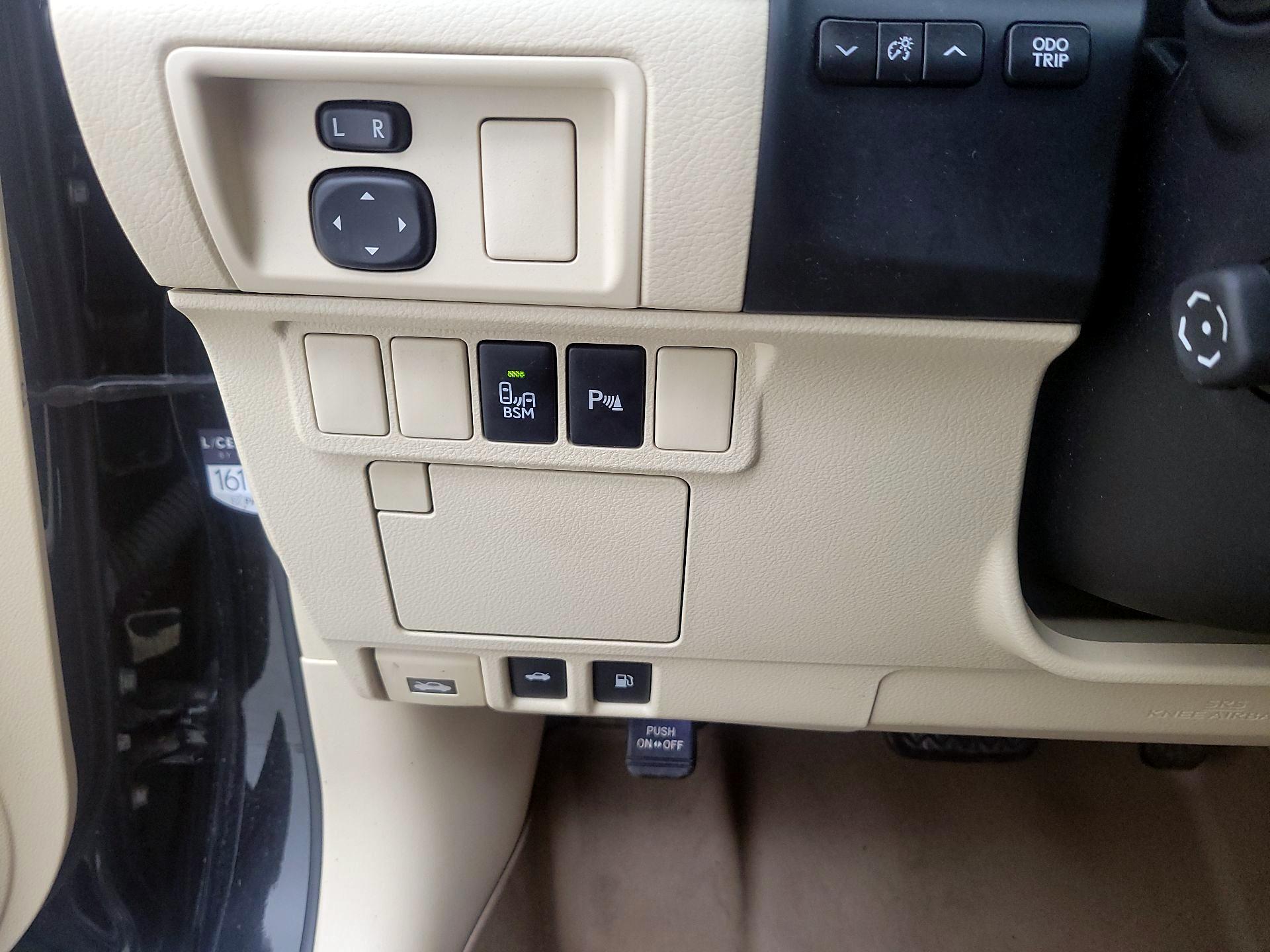 Thumbnail: 2015 Lexus ES - 13