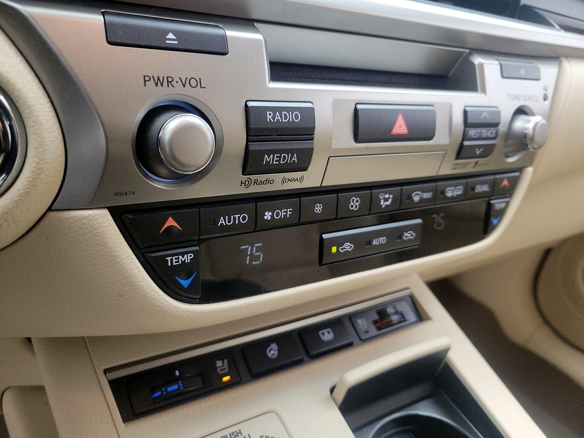 Thumbnail: 2015 Lexus ES - 15
