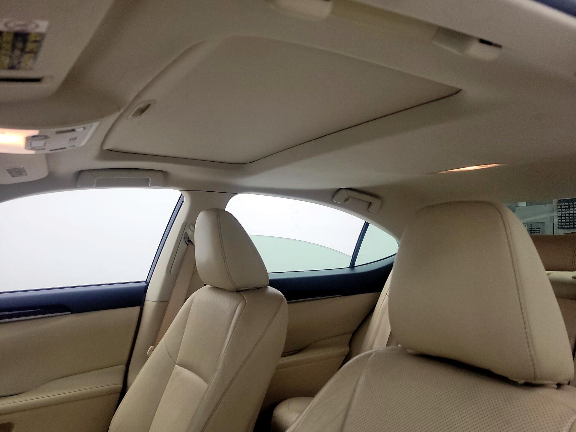 Thumbnail: 2015 Lexus ES - 18