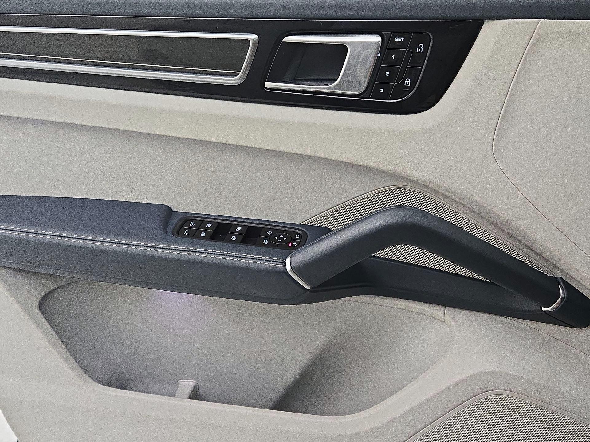 Thumbnail: 2019 Porsche Cayenne - 12