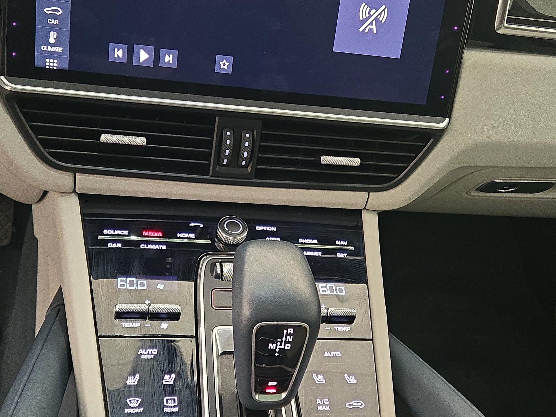 Thumbnail: 2019 Porsche Cayenne - 16