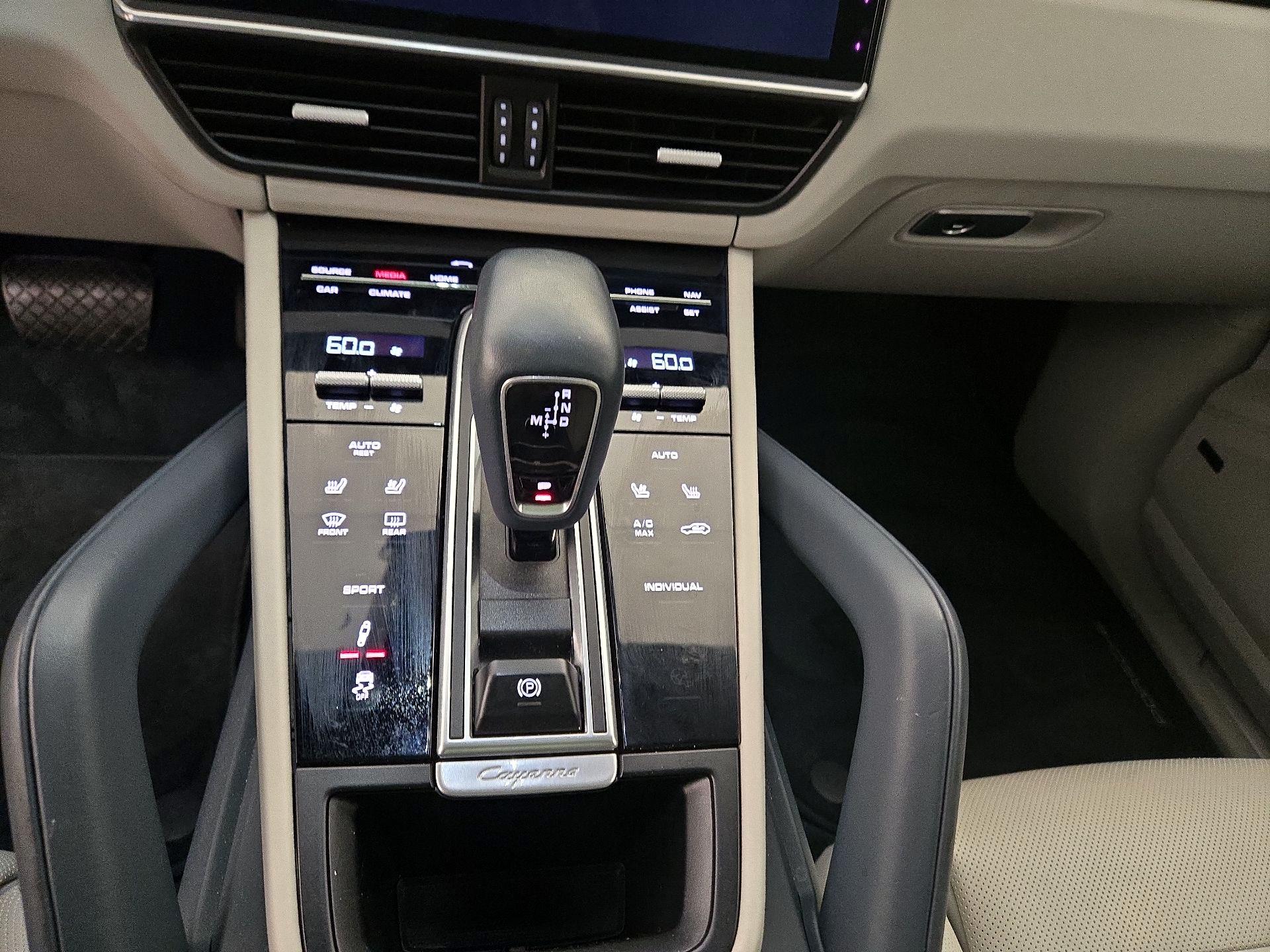 Thumbnail: 2019 Porsche Cayenne - 17