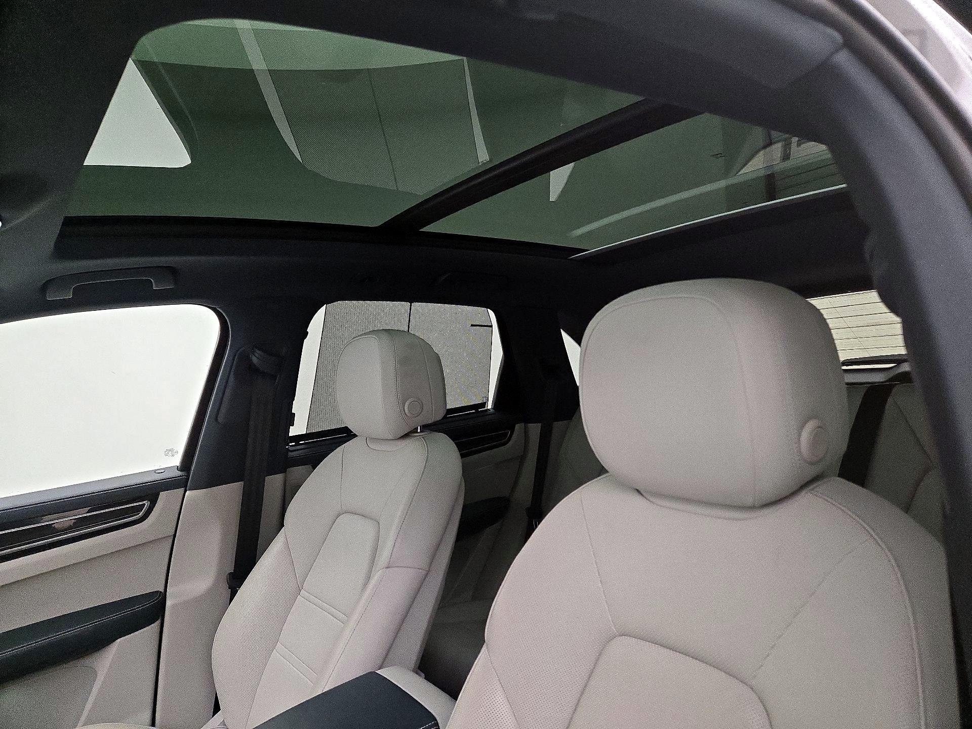 Thumbnail: 2019 Porsche Cayenne - 18