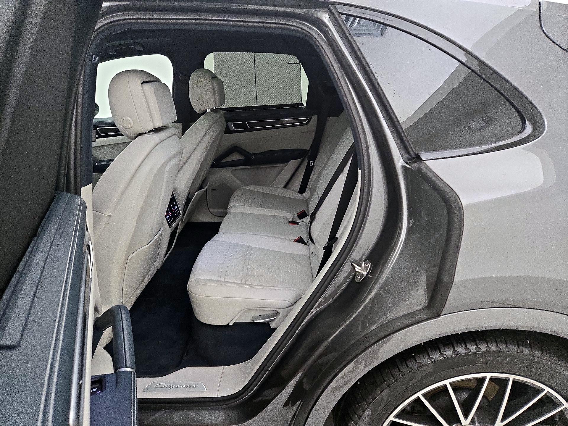 Thumbnail: 2019 Porsche Cayenne - 19