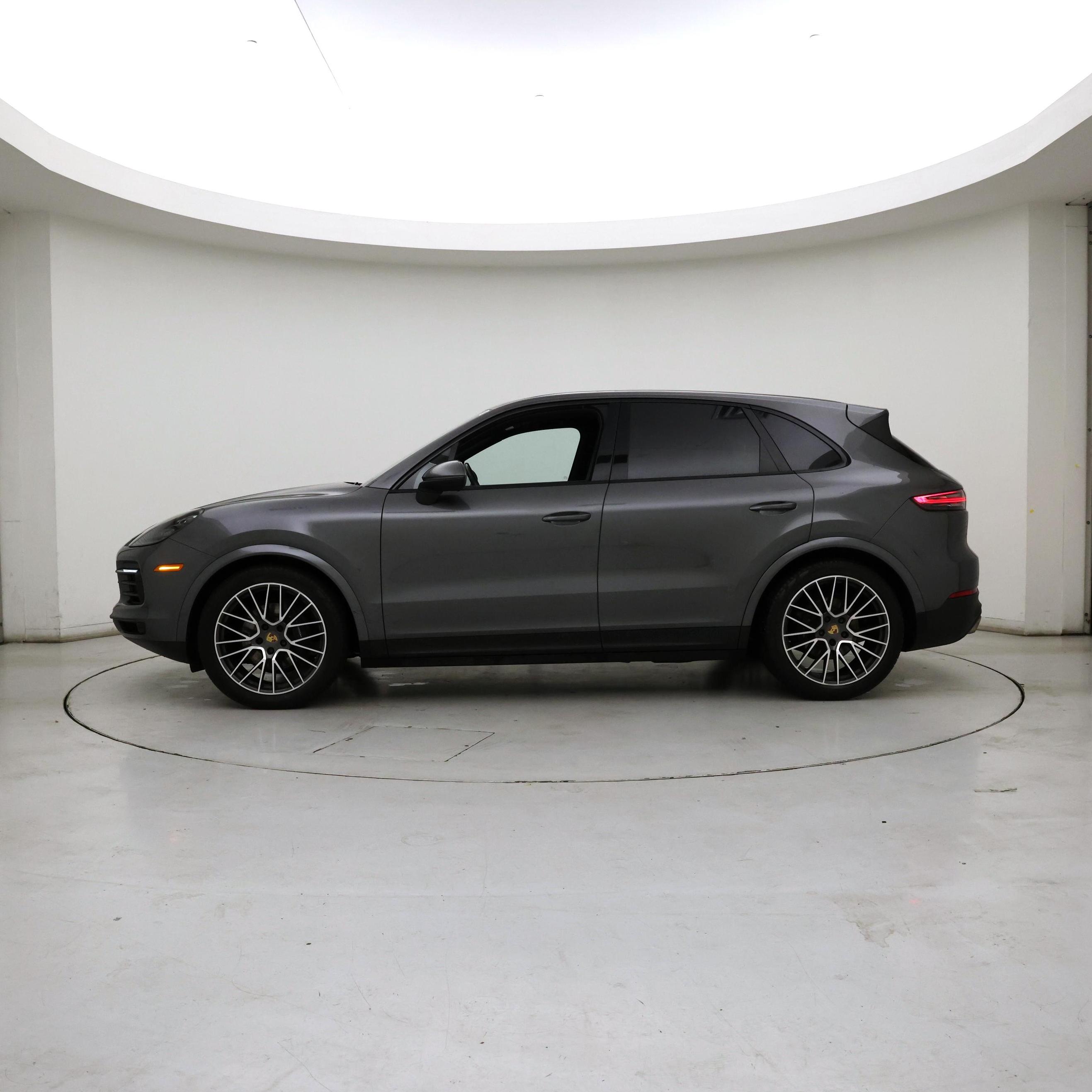 Thumbnail: 2019 Porsche Cayenne - 3
