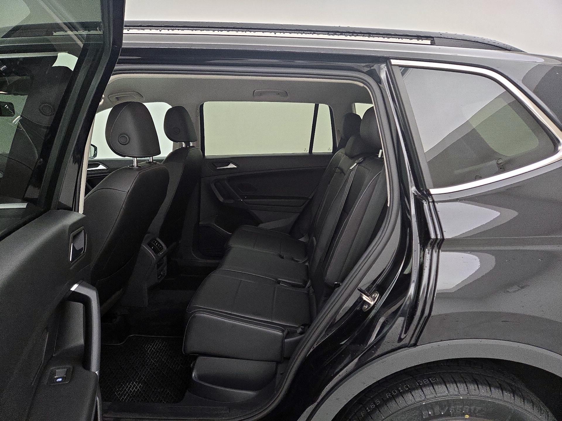 Thumbnail: 2020 Volkswagen Tiguan - 17