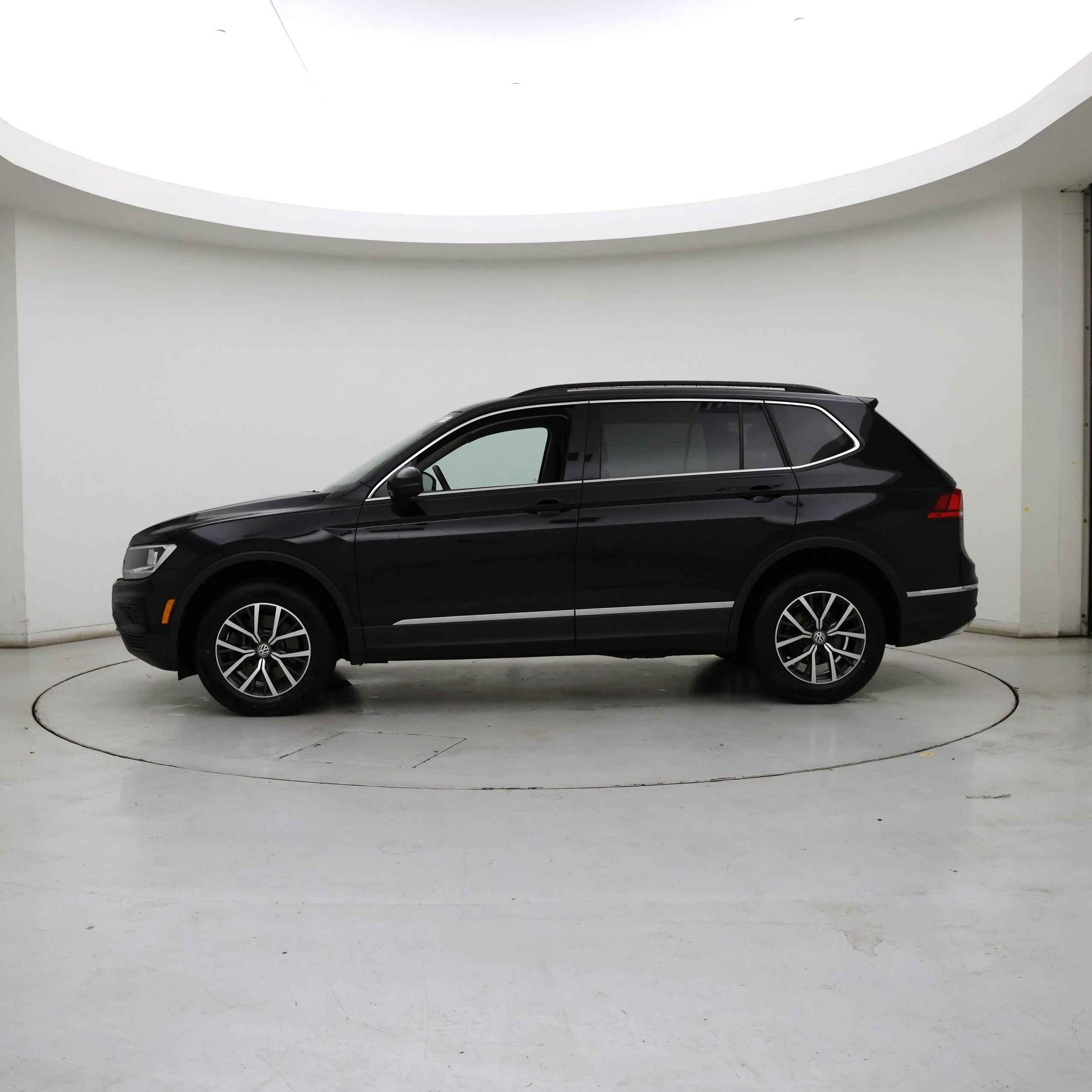 Thumbnail: 2020 Volkswagen Tiguan - 3
