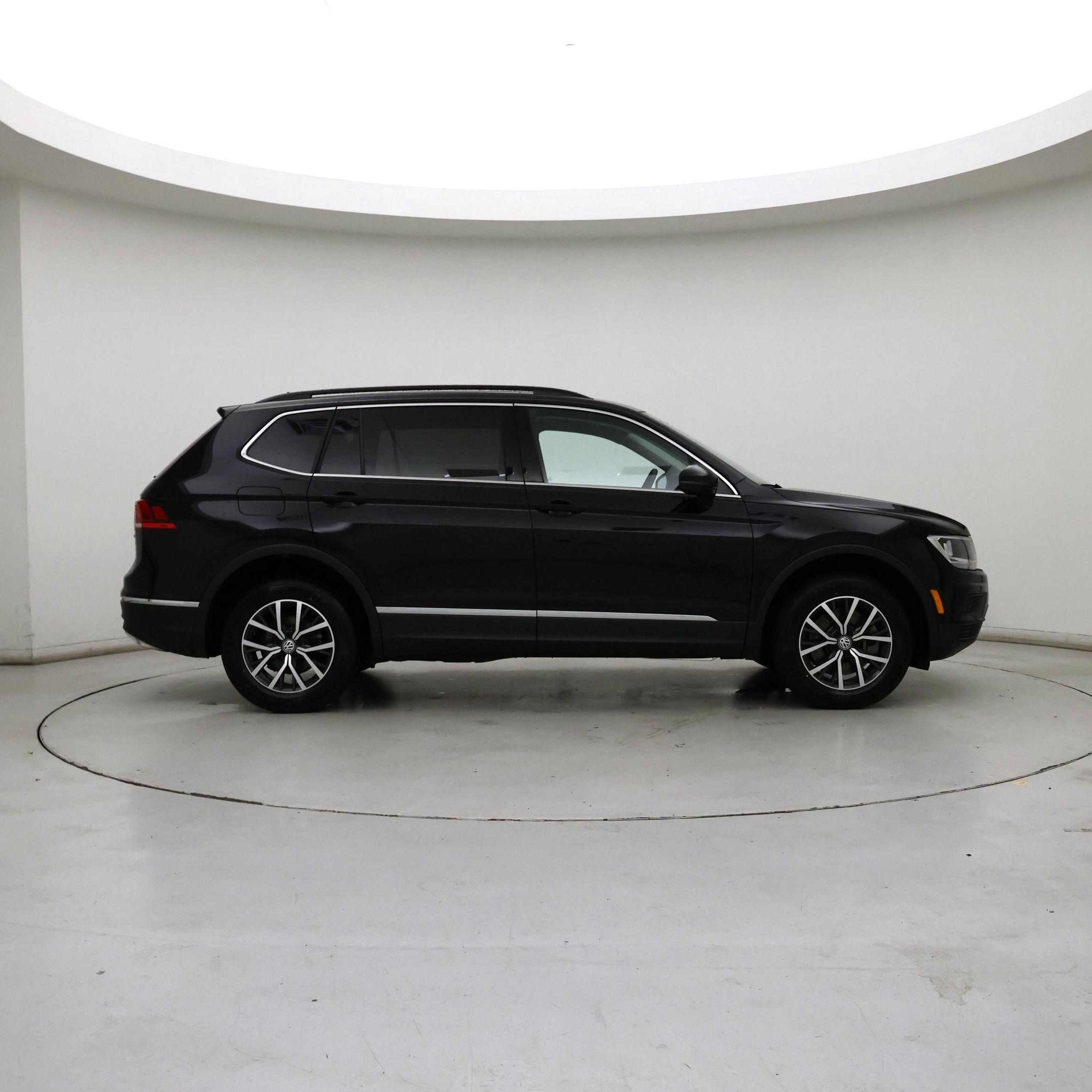 Thumbnail: 2020 Volkswagen Tiguan - 7