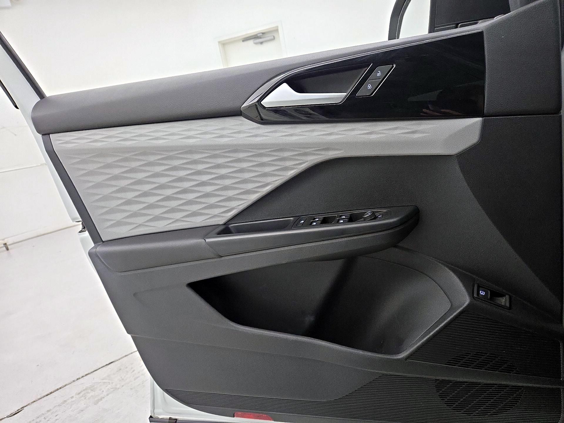 Thumbnail: 2023 Volkswagen Taos - 12
