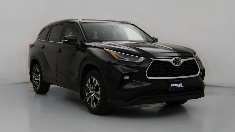 2023 Toyota Highlander XLE Hero Image