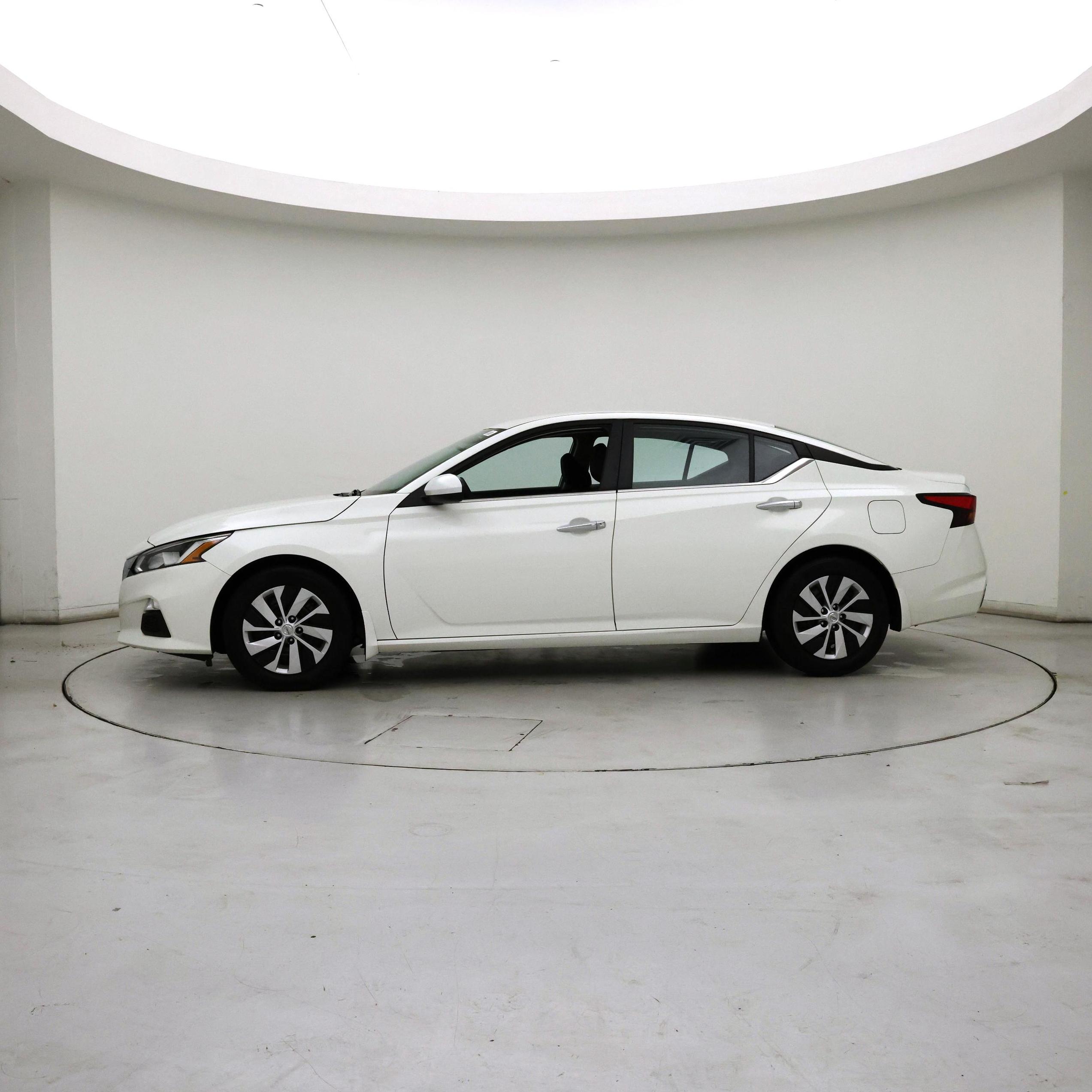 Thumbnail: 2021 Nissan Altima - 3
